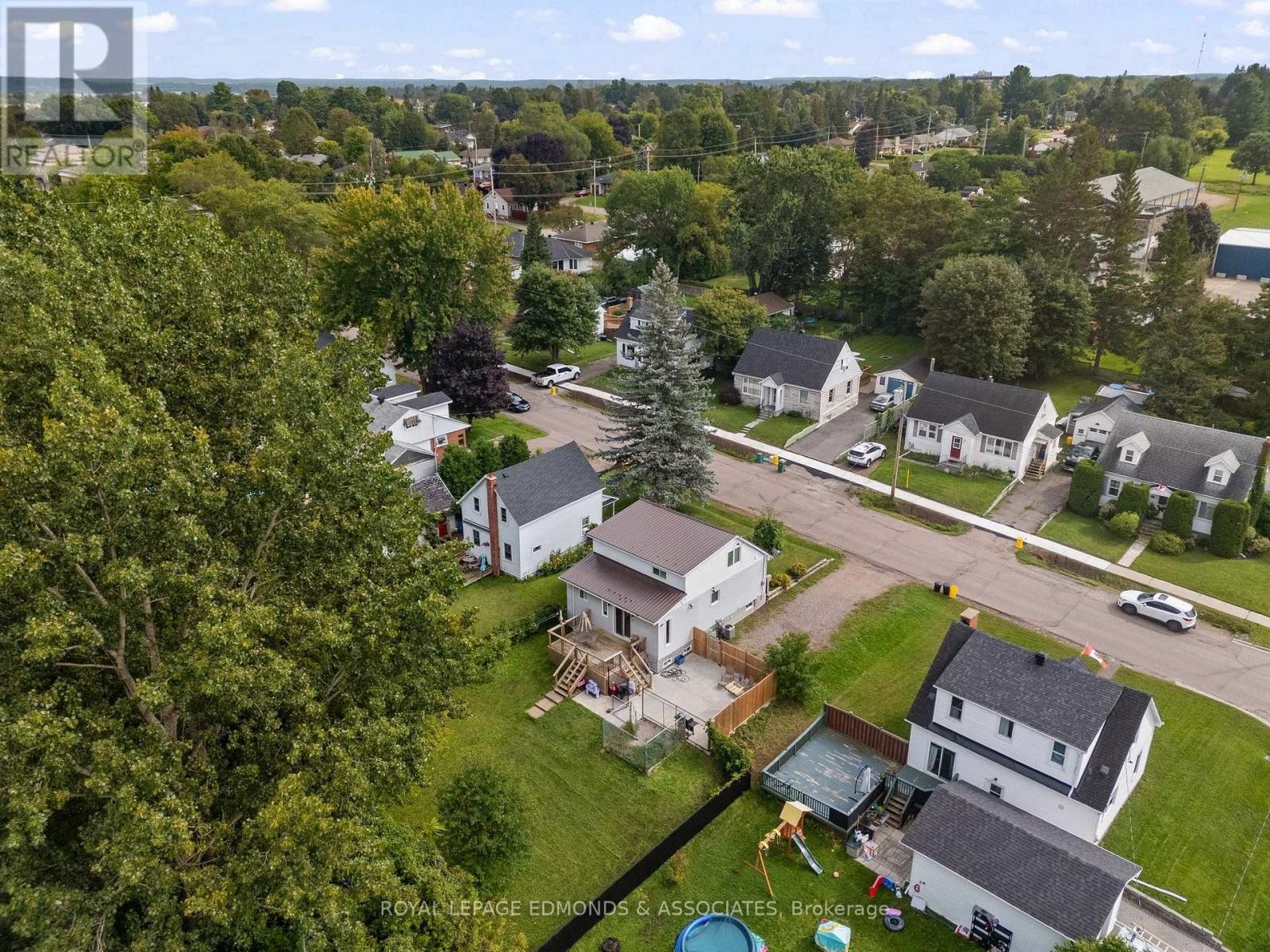 












403 ALFRED STREET

,
Pembroke,




Ontario
K8A3B3


