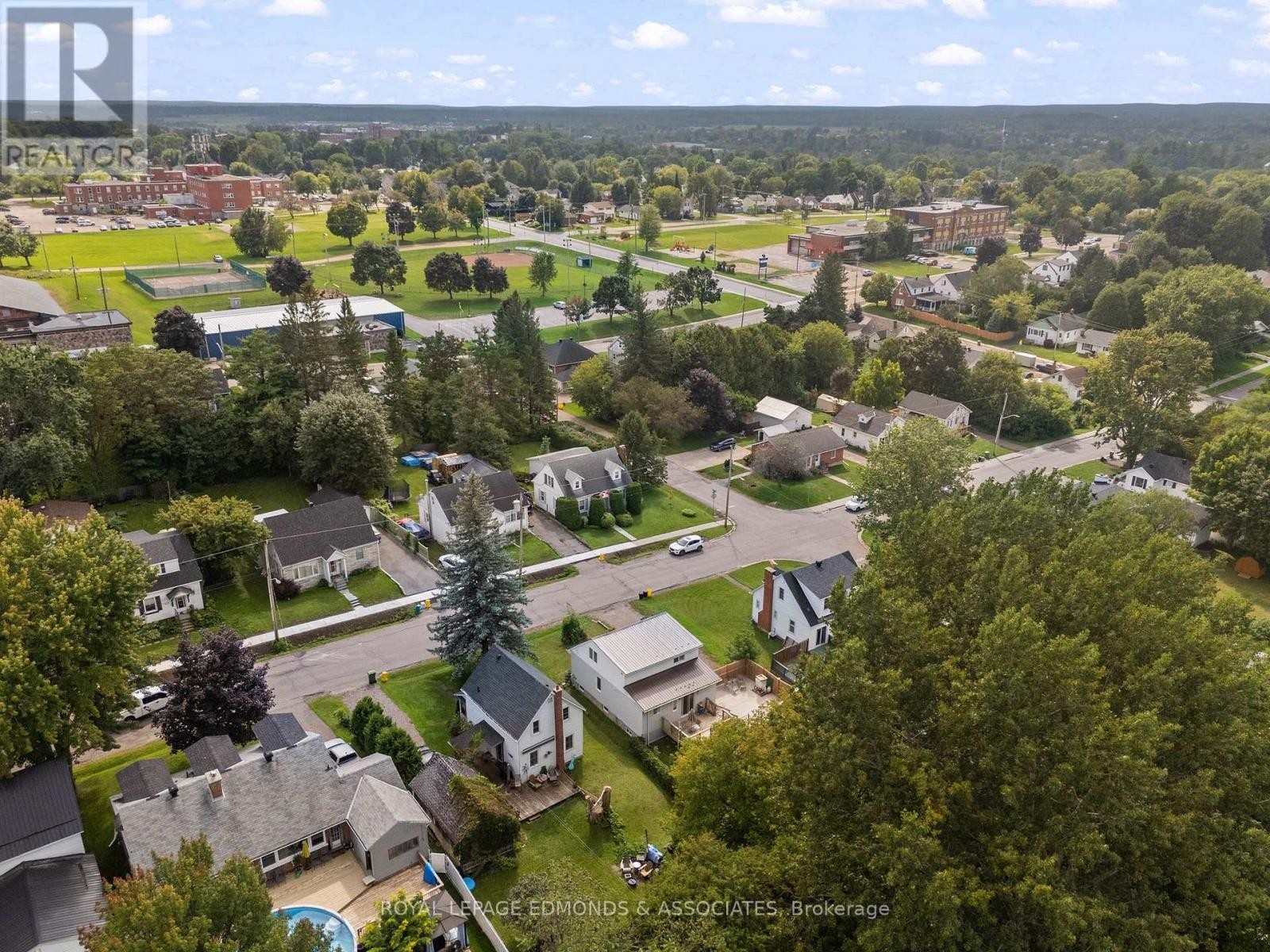 












403 ALFRED STREET

,
Pembroke,




Ontario
K8A3B3

