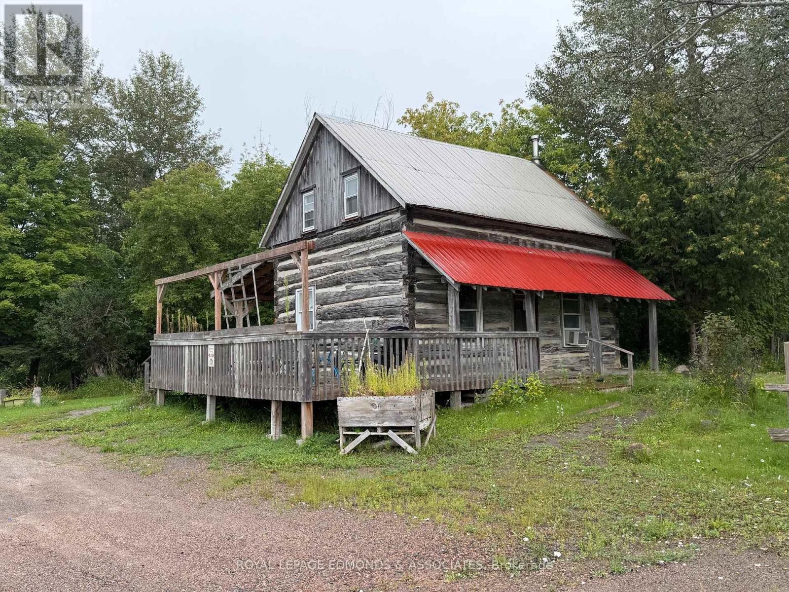 












8744 HWY 60 HIGHWAY

,
North Algona Wilberforce,




Ontario
K0J1T0

