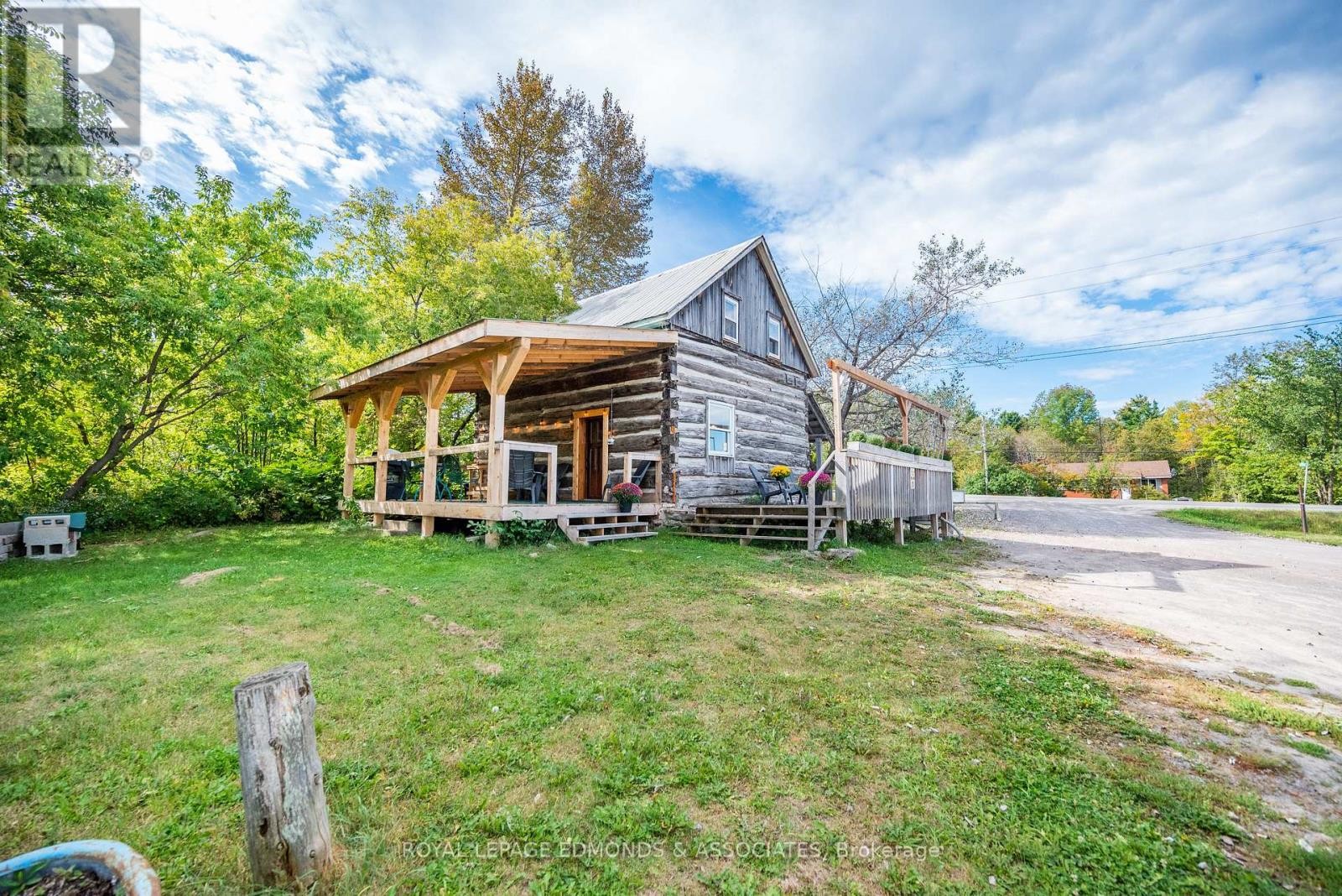 












8744 HWY 60 HIGHWAY

,
North Algona Wilberforce,




Ontario
K0J1T0

