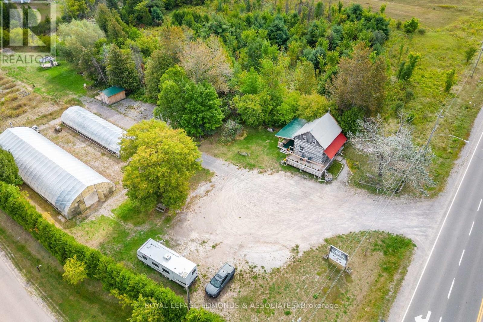 












8744 HWY 60 HIGHWAY

,
North Algona Wilberforce,




Ontario
K0J1T0

