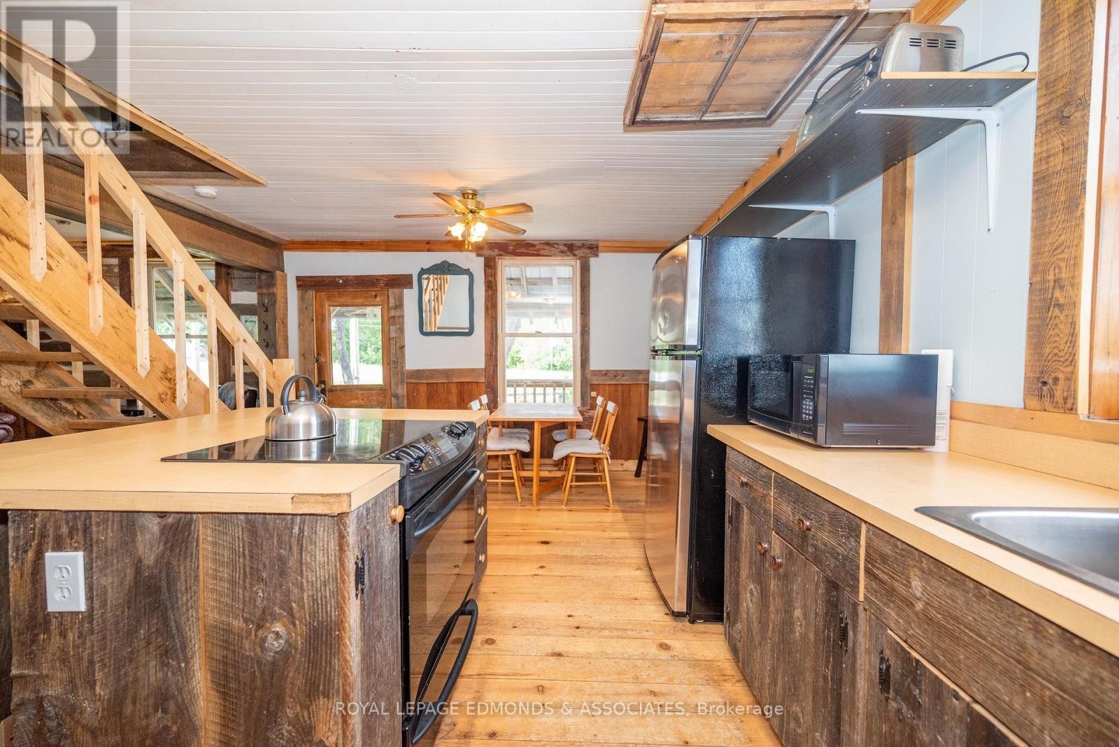 












8744 HWY 60 HIGHWAY

,
North Algona Wilberforce,




Ontario
K0J1T0


