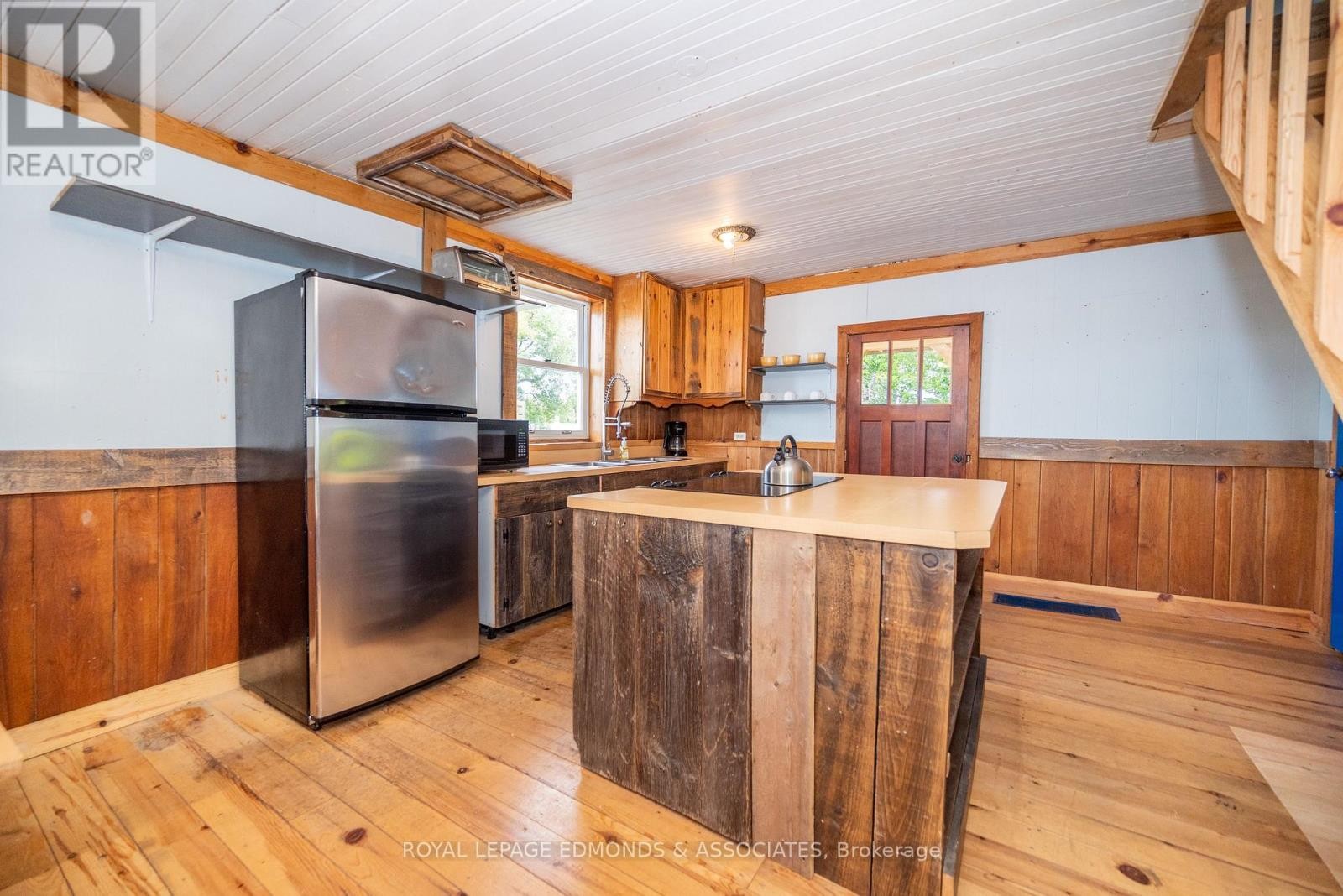 












8744 HIGHWAY 60 HIGHWAY

,
North Algona Wilberforce,




Ontario
K0J1T0

