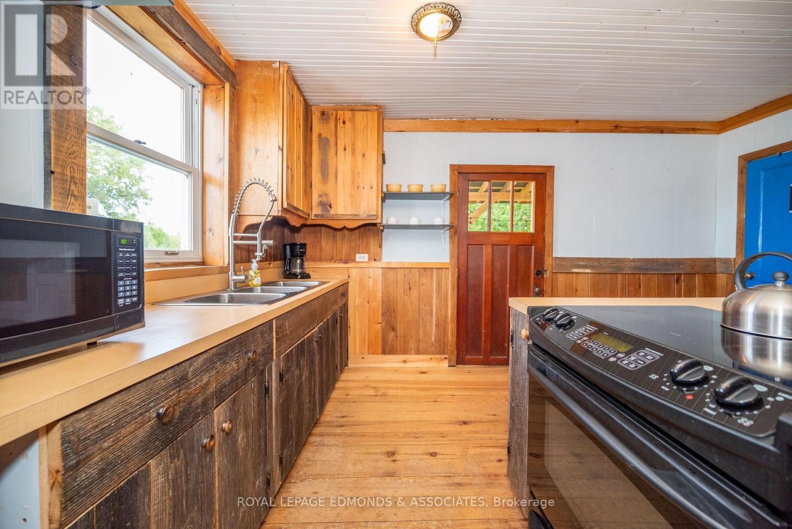 












8744 HIGHWAY 60 HIGHWAY

,
North Algona Wilberforce,




Ontario
K0J1T0

