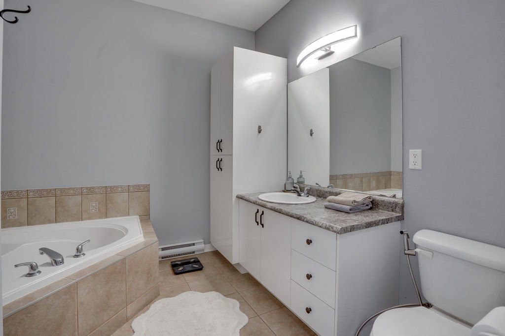 









96


Rue du Stratus

, 4,
Gatineau (Hull),




QC
J9A0B5

