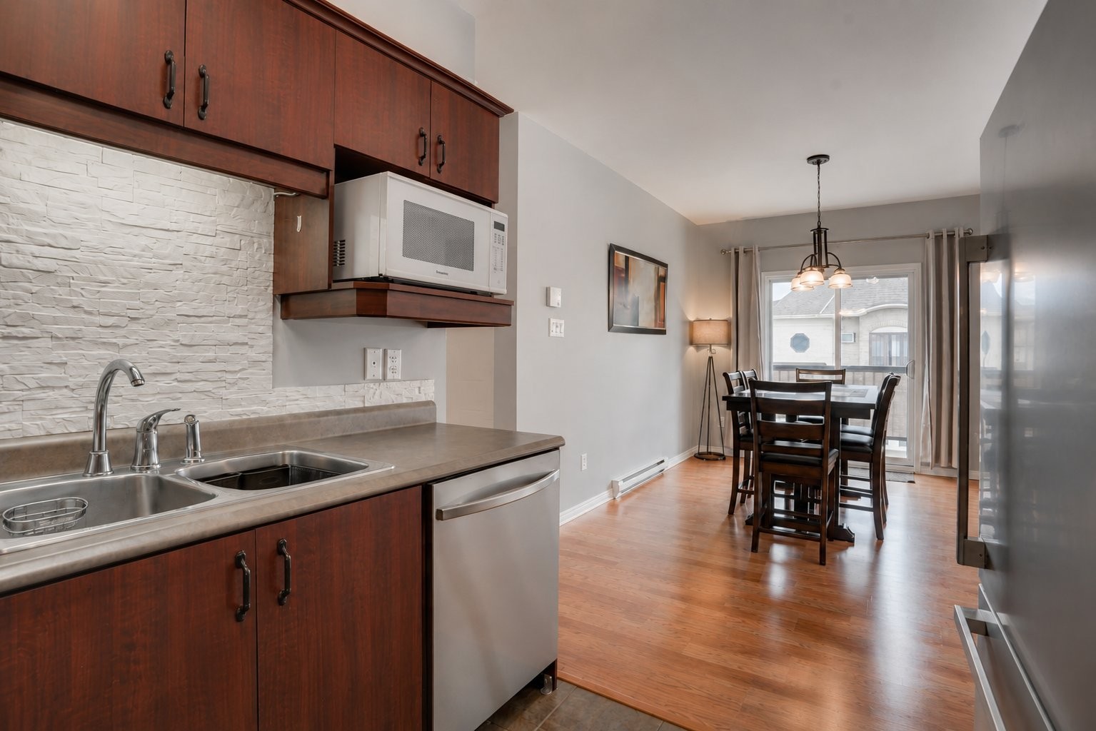 









96


Rue du Stratus

, 4,
Gatineau (Hull),




QC
J9A0B5

