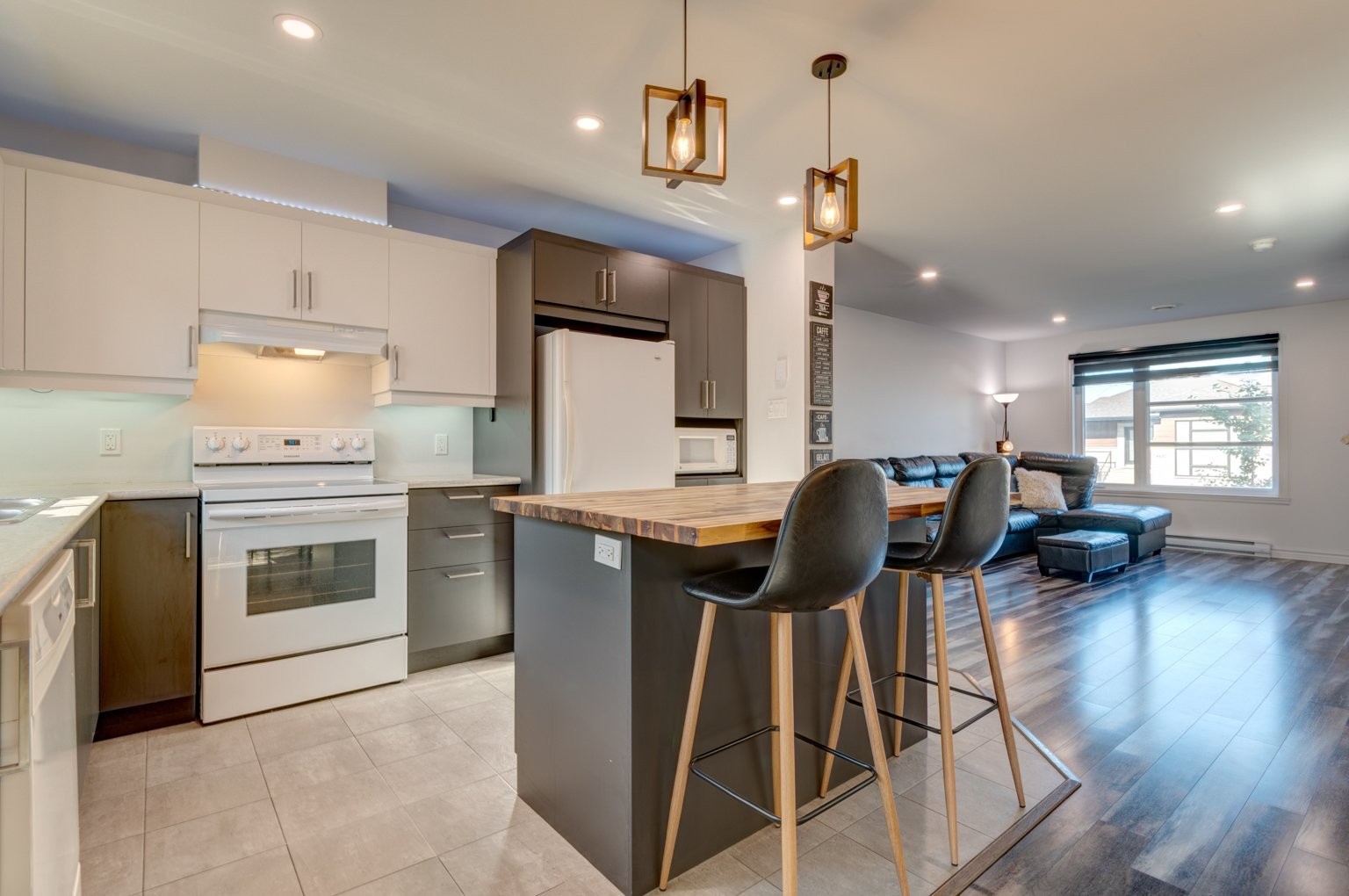 









4635


Rue Joseph-Lamoureux

,
Contrecoeur,




QC
J0L1C0

