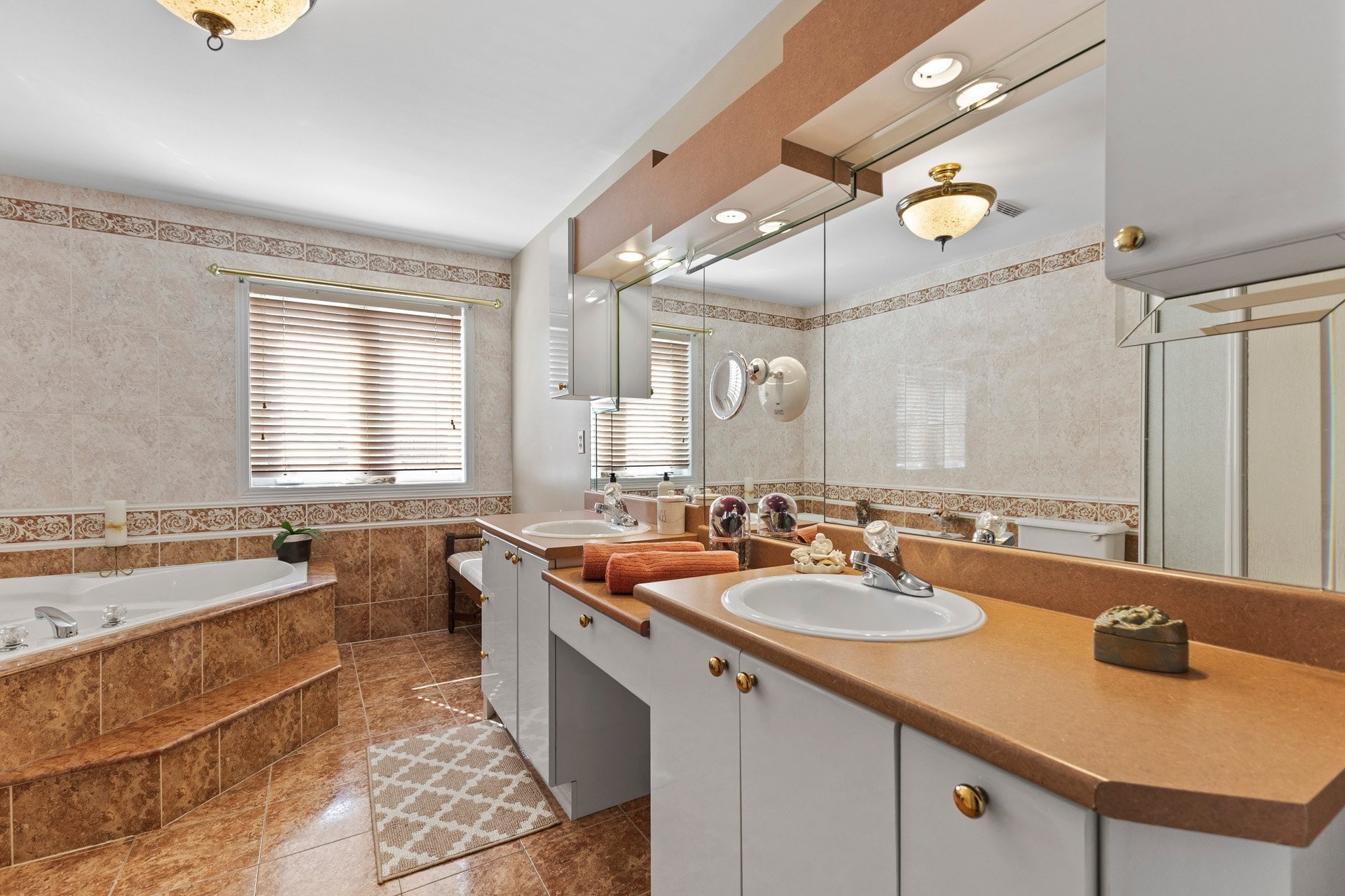 









8965


Rue Giovanni-Caboto

,
Montréal (Saint-Léonard),




QC
H1P3N8

