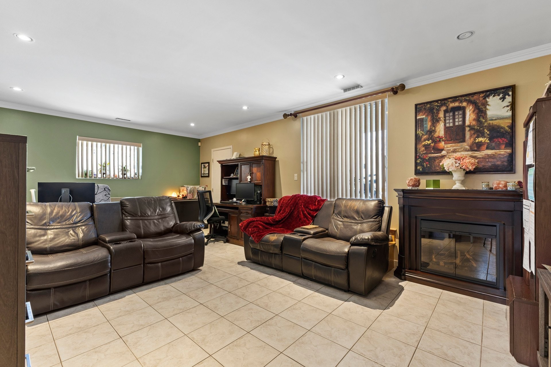 









8965


Rue Giovanni-Caboto

,
Montréal (Saint-Léonard),




QC
H1P3N8


