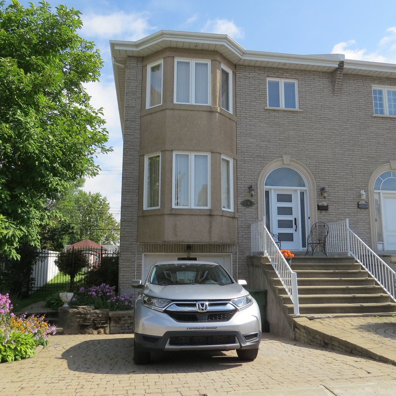 









8965


Rue Giovanni-Caboto

,
Montréal (Saint-Léonard),




QC
H1P3N8

