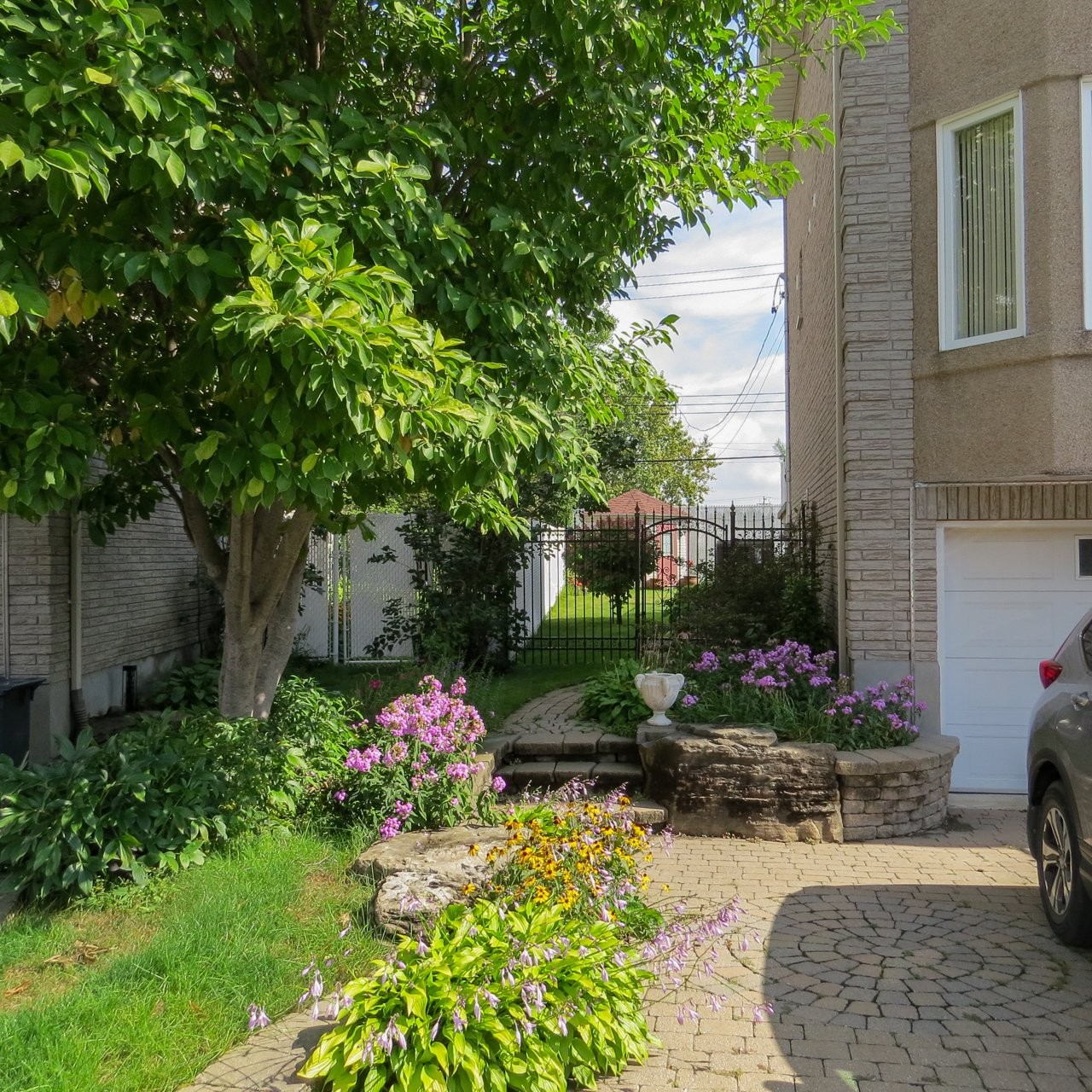 









8965


Rue Giovanni-Caboto

,
Montréal (Saint-Léonard),




QC
H1P3N8

