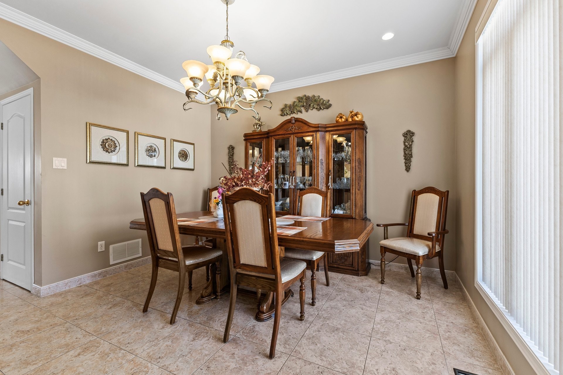 









8965


Rue Giovanni-Caboto

,
Montréal (Saint-Léonard),




QC
H1P3N8


