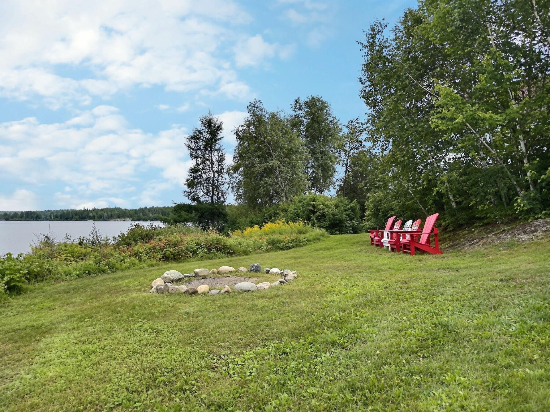 









200


Ch. du Lac-Cameron

,
Saint-Eugène-de-Guigues,







QC
J0Z3L0

