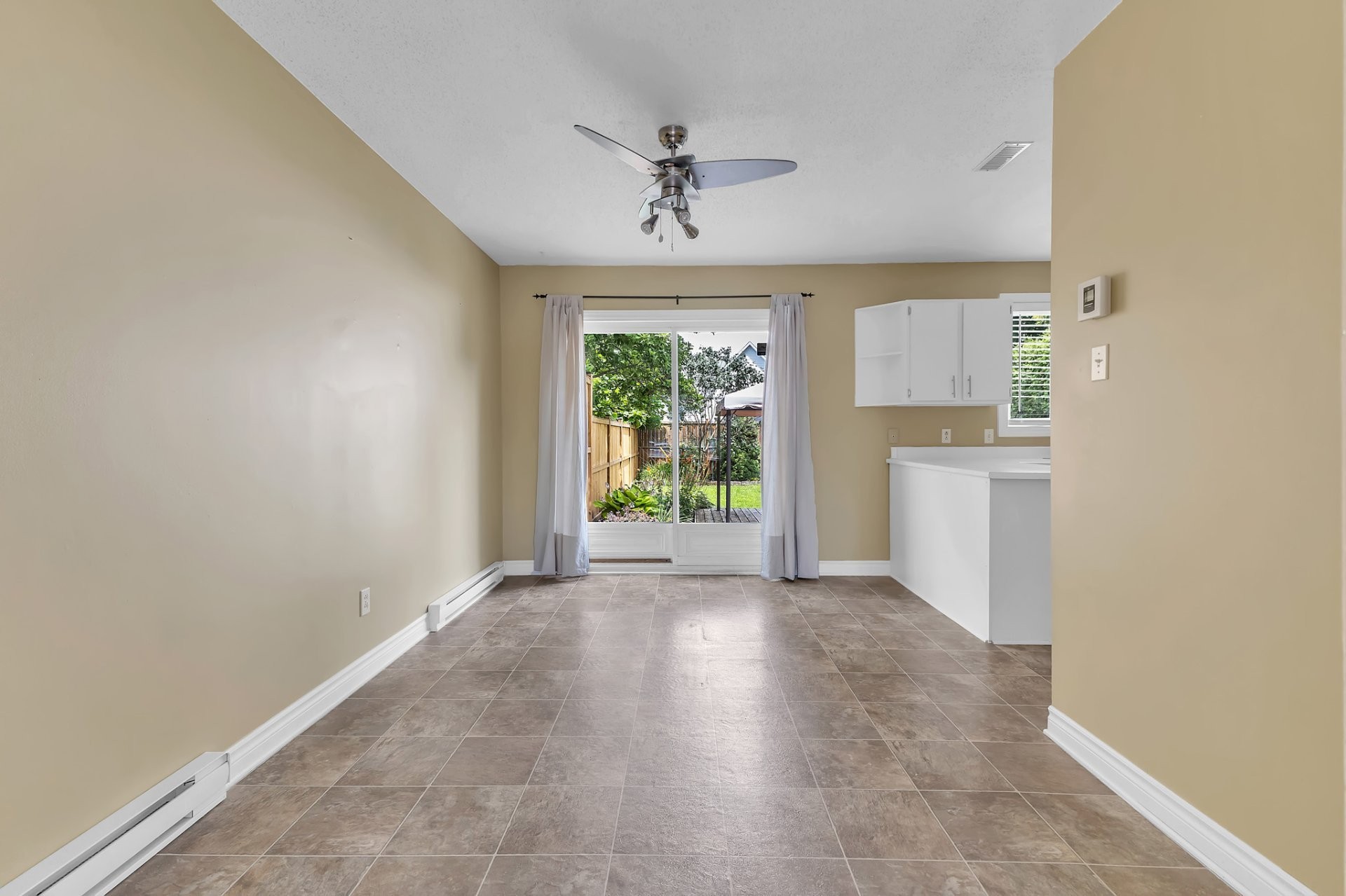 









275


Rue A.-Primeau

,
Gatineau (Gatineau),




QC
J8R2H4

