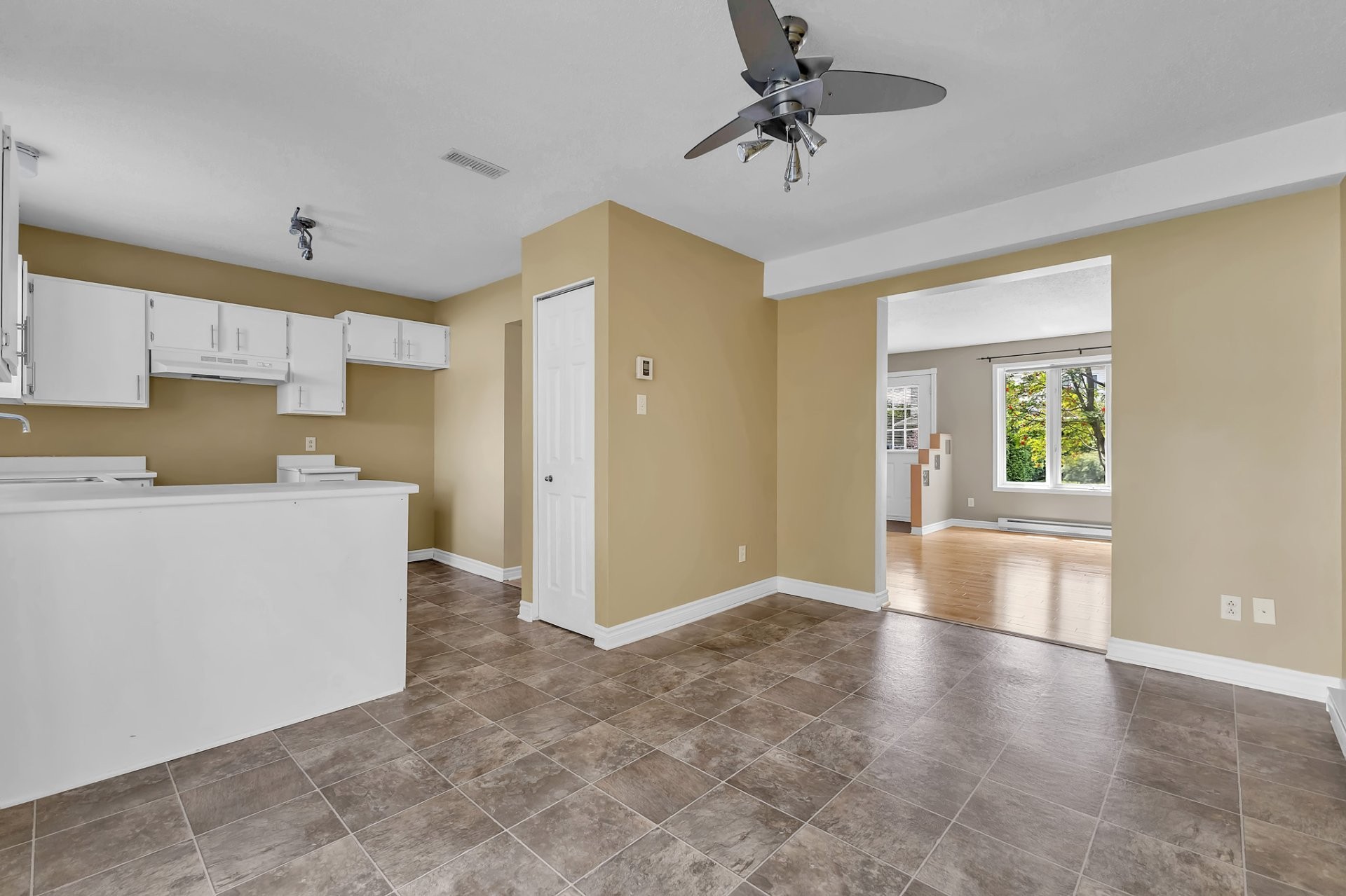 









275


Rue A.-Primeau

,
Gatineau (Gatineau),




QC
J8R2H4

