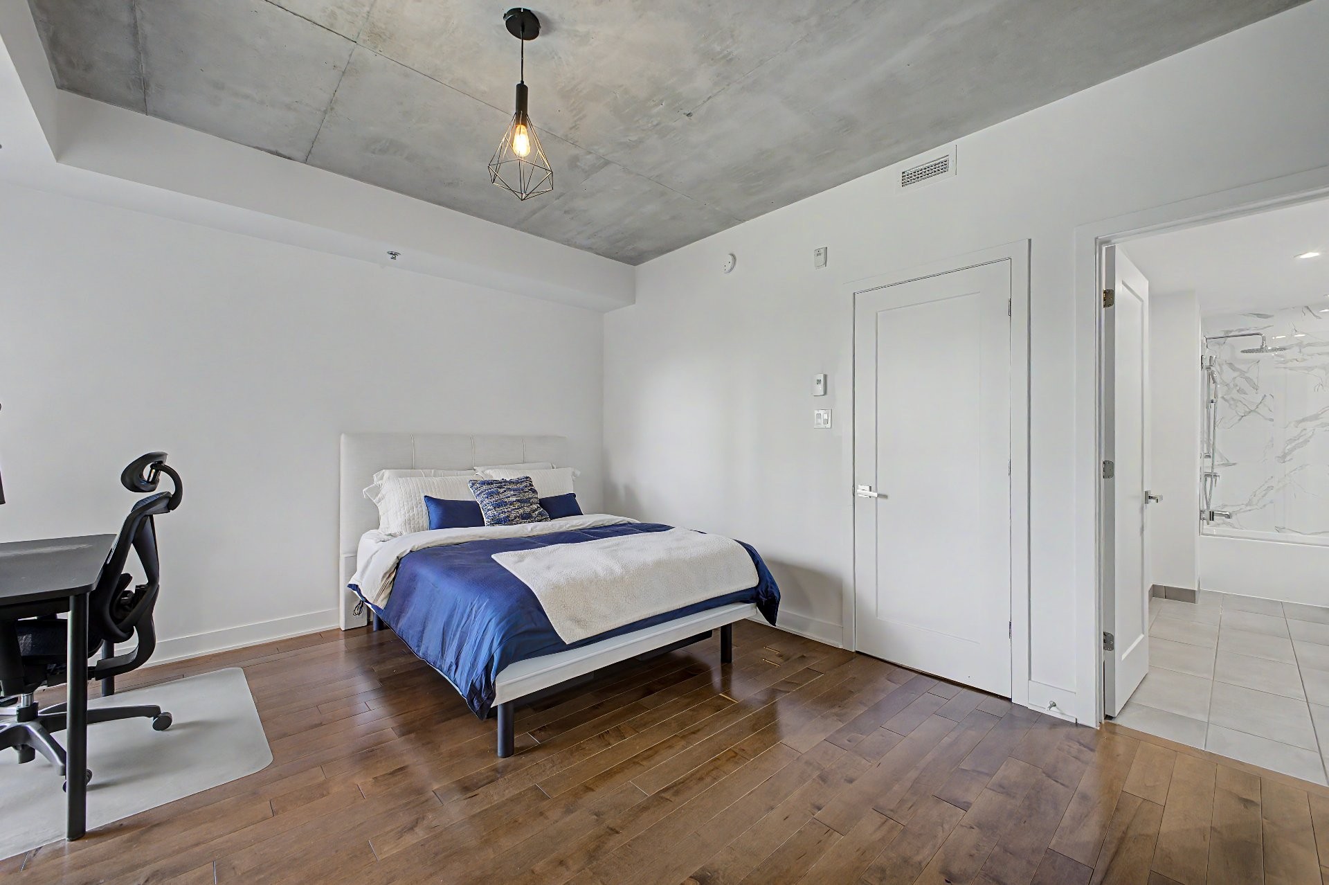 









385


Rue Joliette

, 308,
Longueuil (Le Vieux-Longueuil),




QC
J4K0C1

