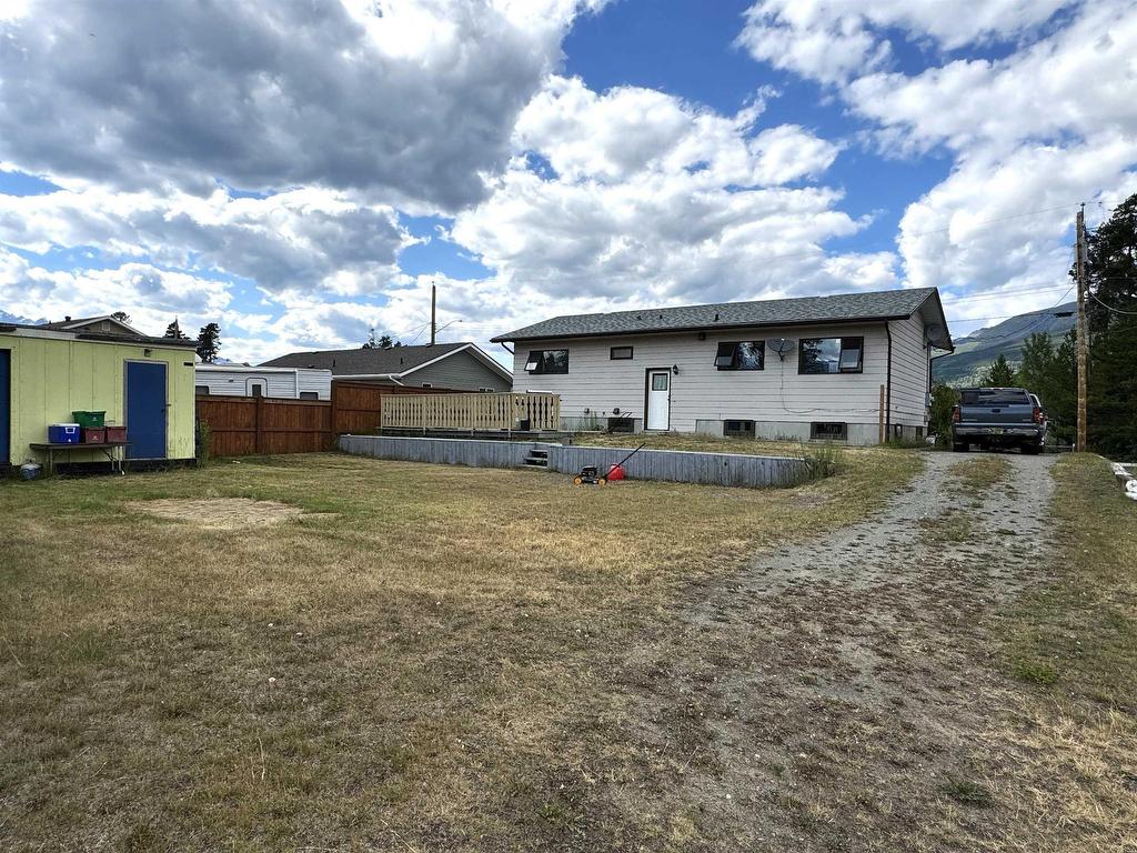 












1055 9TH AVENUE

,
Valemount,




BC
V0E 2Z0

