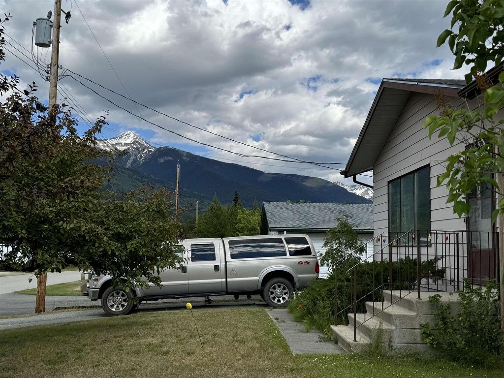 












1055 9TH AVENUE

,
Valemount,




BC
V0E 2Z0

