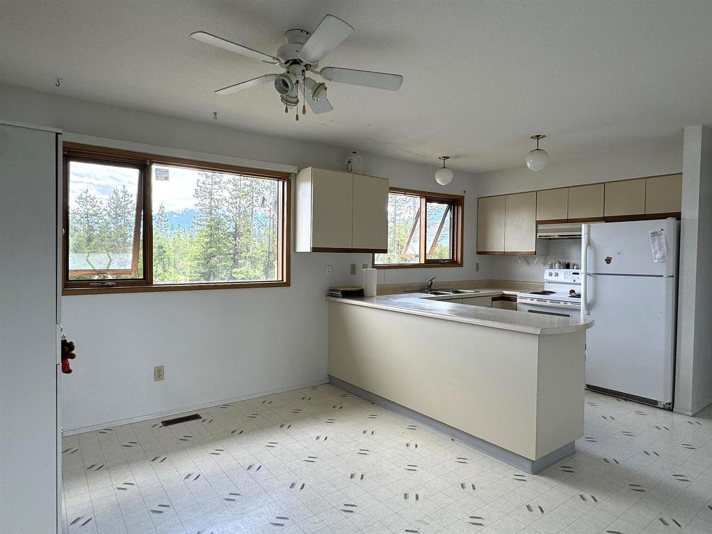 












1055 9TH AVENUE

,
Valemount,




BC
V0E 2Z0

