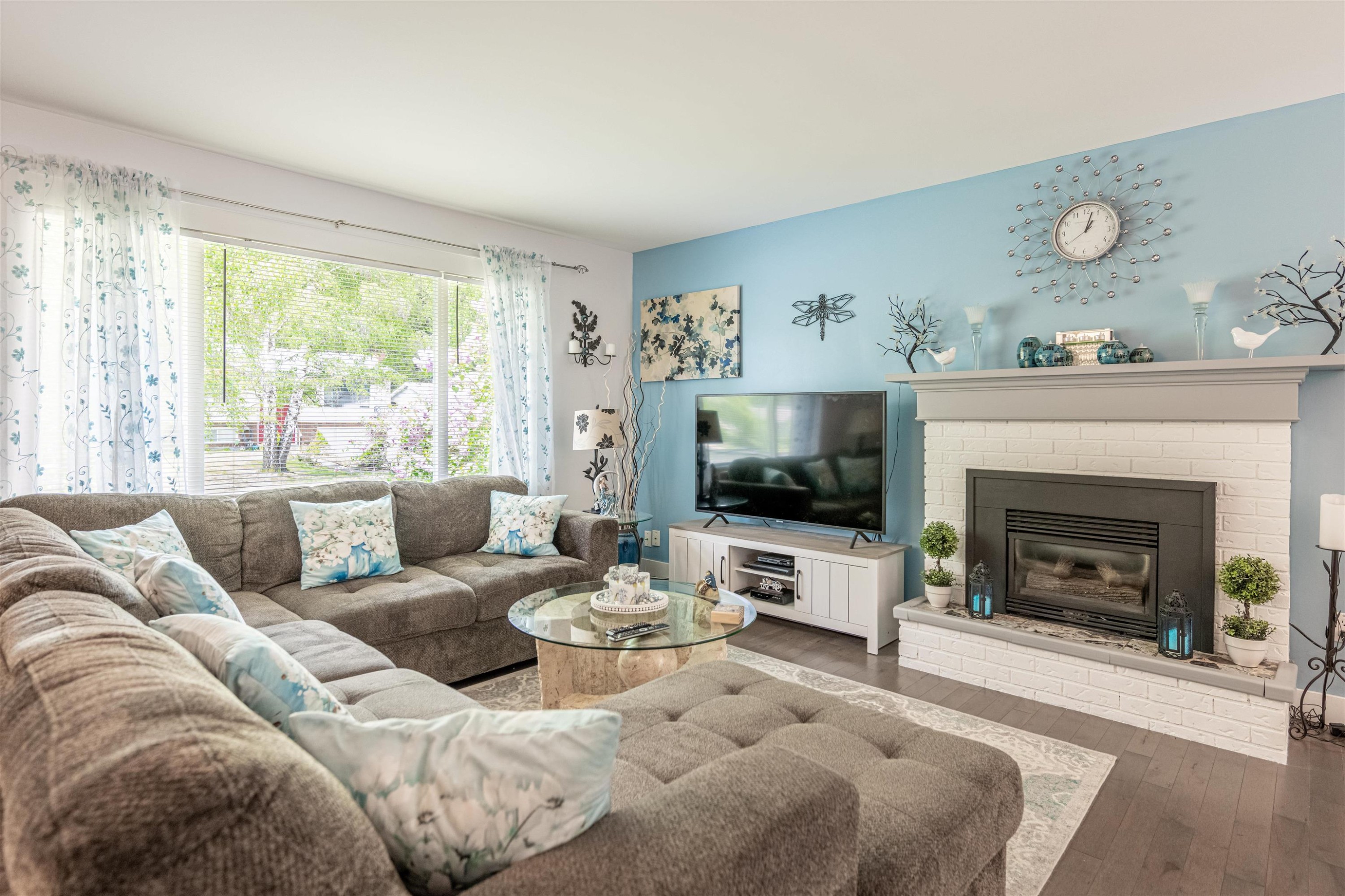 









2486


Abbott

Crescent,
Prince George,




BC
V2L 2X8

