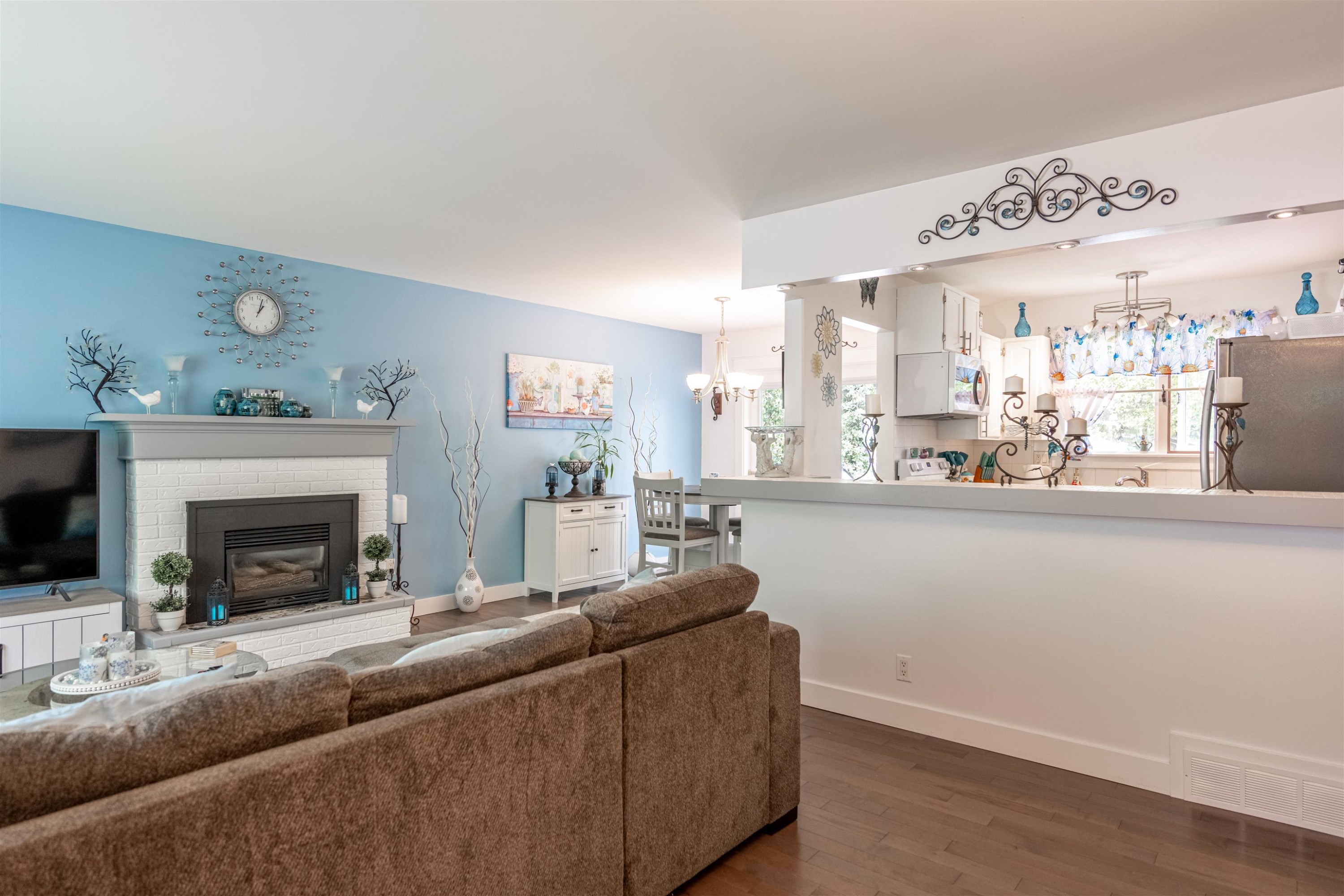 









2486


Abbott

Crescent,
Prince George,




BC
V2L 2X8


