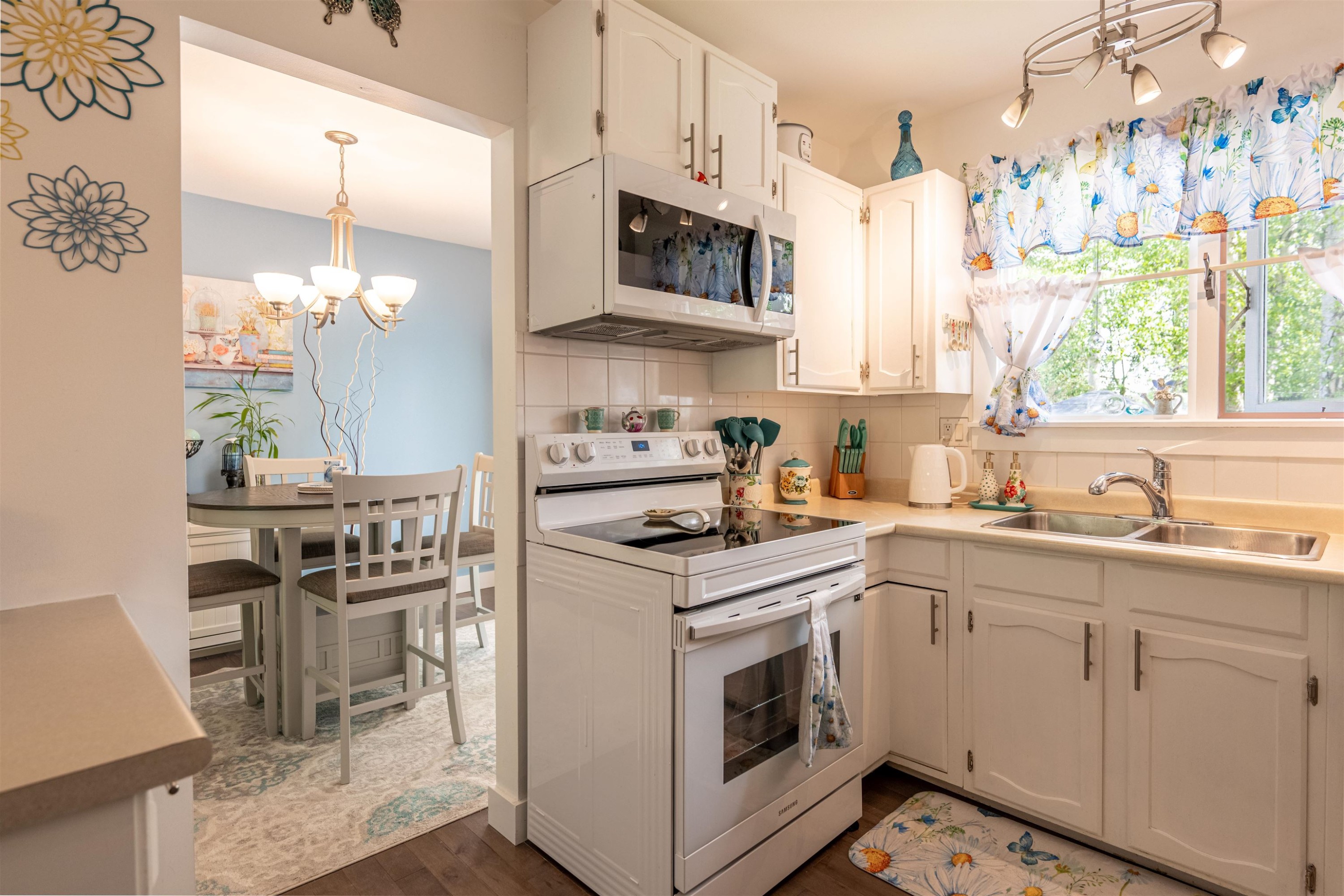 









2486


Abbott

Crescent,
Prince George,




BC
V2L 2X8

