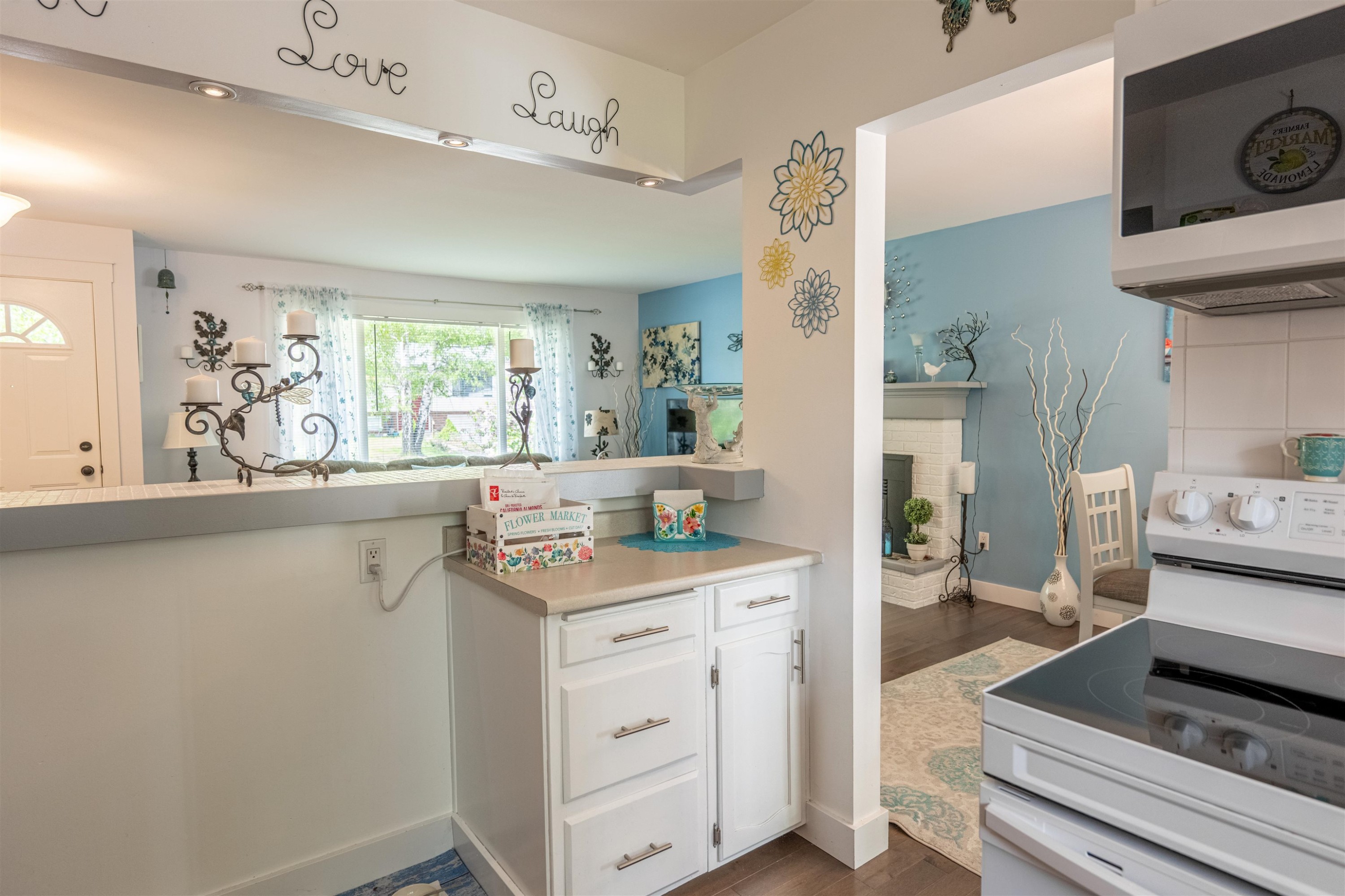 









2486


Abbott

Crescent,
Prince George,




BC
V2L 2X8

