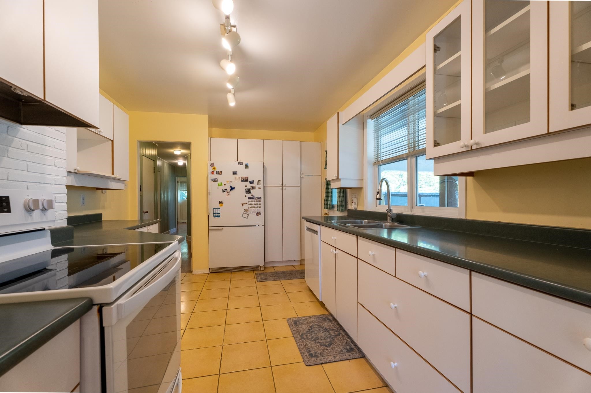 









1585


Taylor

Drive,
Prince George,




BC
V2L 1A3

