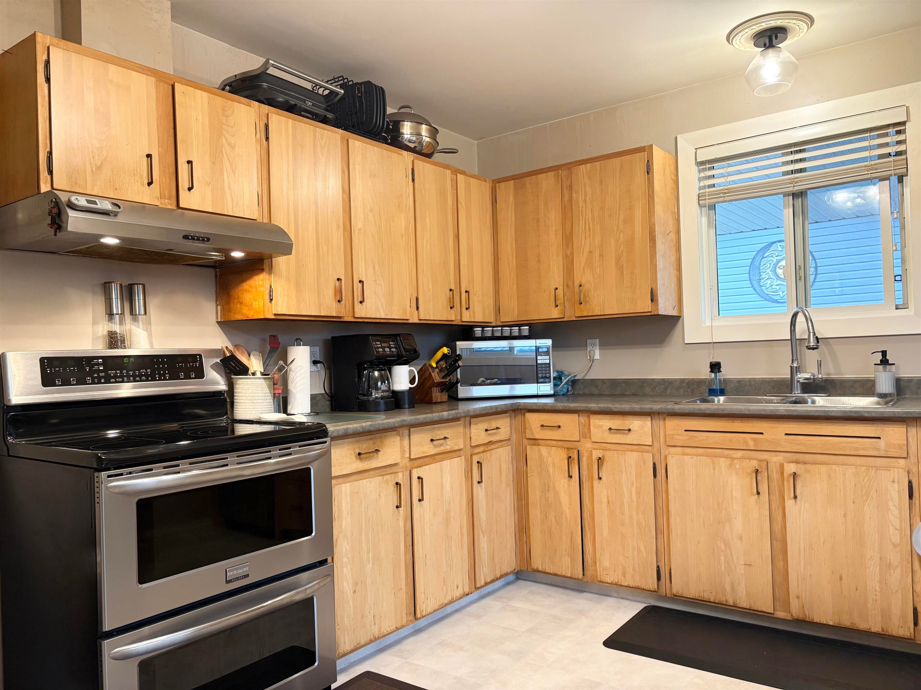 









298


Quinn

Street North,
Prince George,




BC
V2M 3J5

