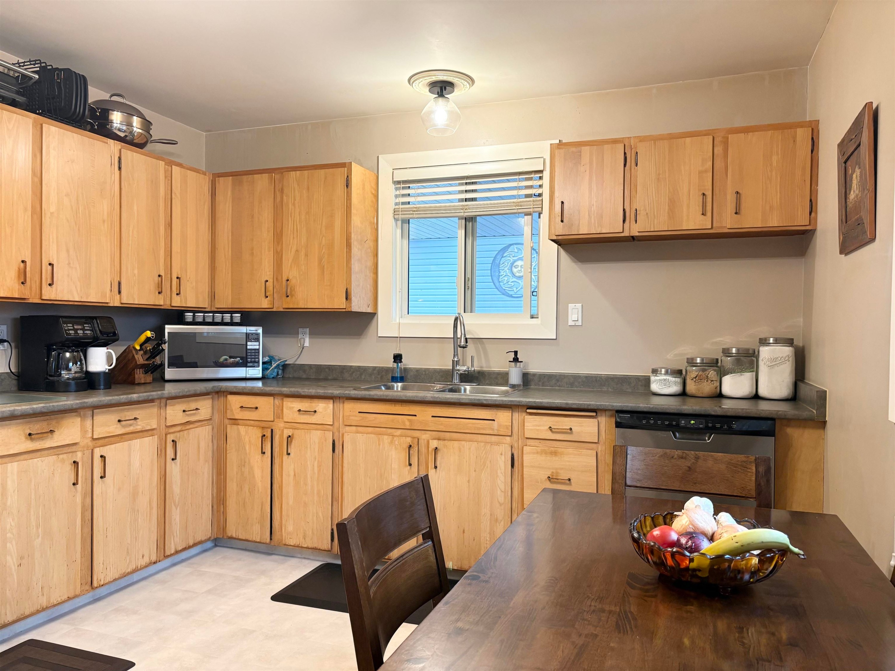 









298


Quinn

Street North,
Prince George,




BC
V2M 3J5

