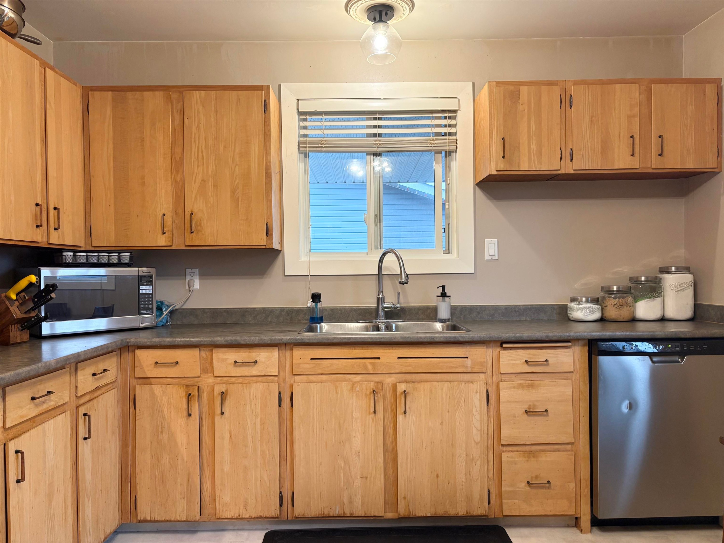









298


Quinn

Street North,
Prince George,




BC
V2M 3J5


