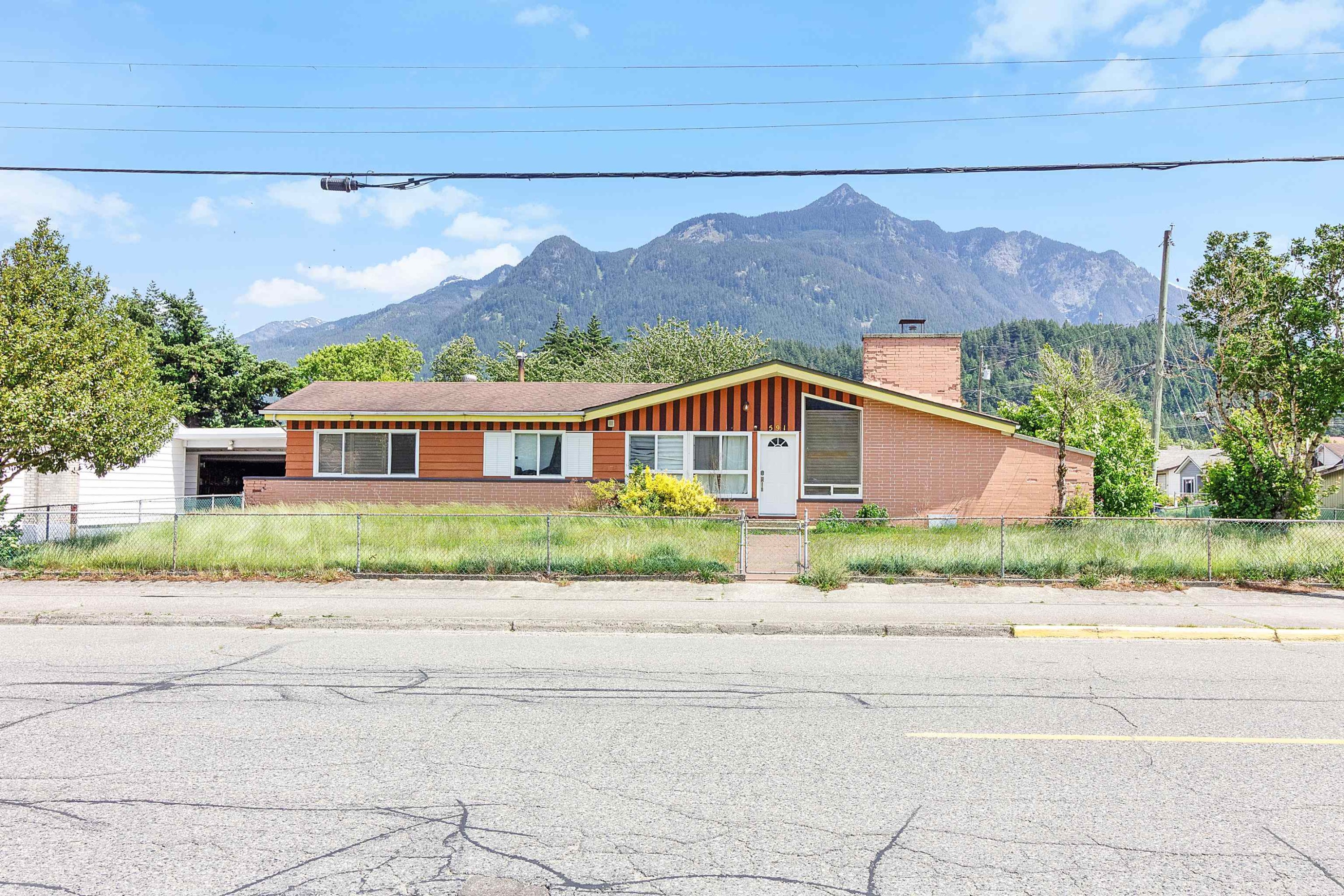 









591


5th

Avenue,
Hope,




BC
V0X 1L0

