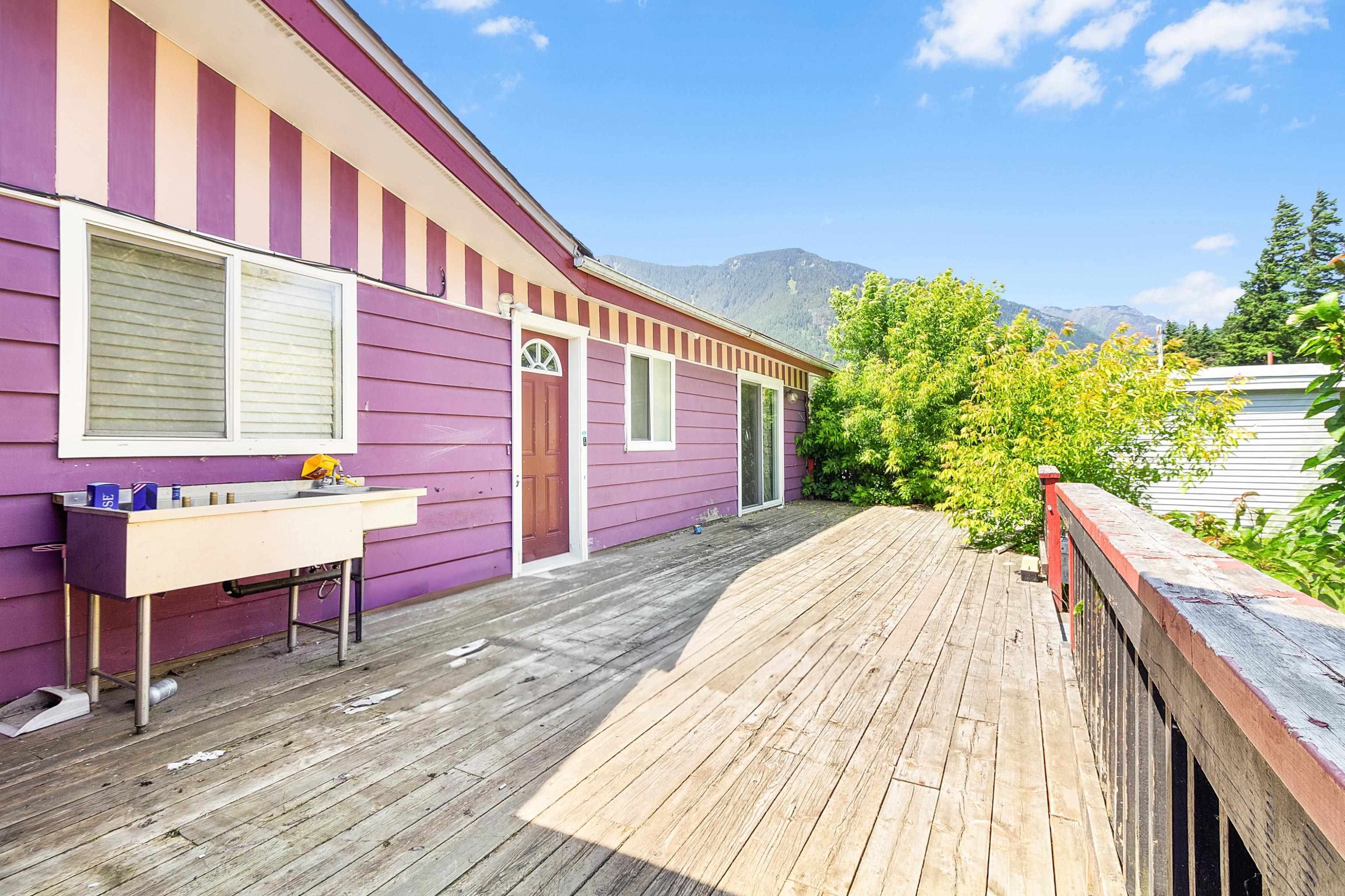 









591


5th

Avenue,
Hope,




BC
V0X 1L0

