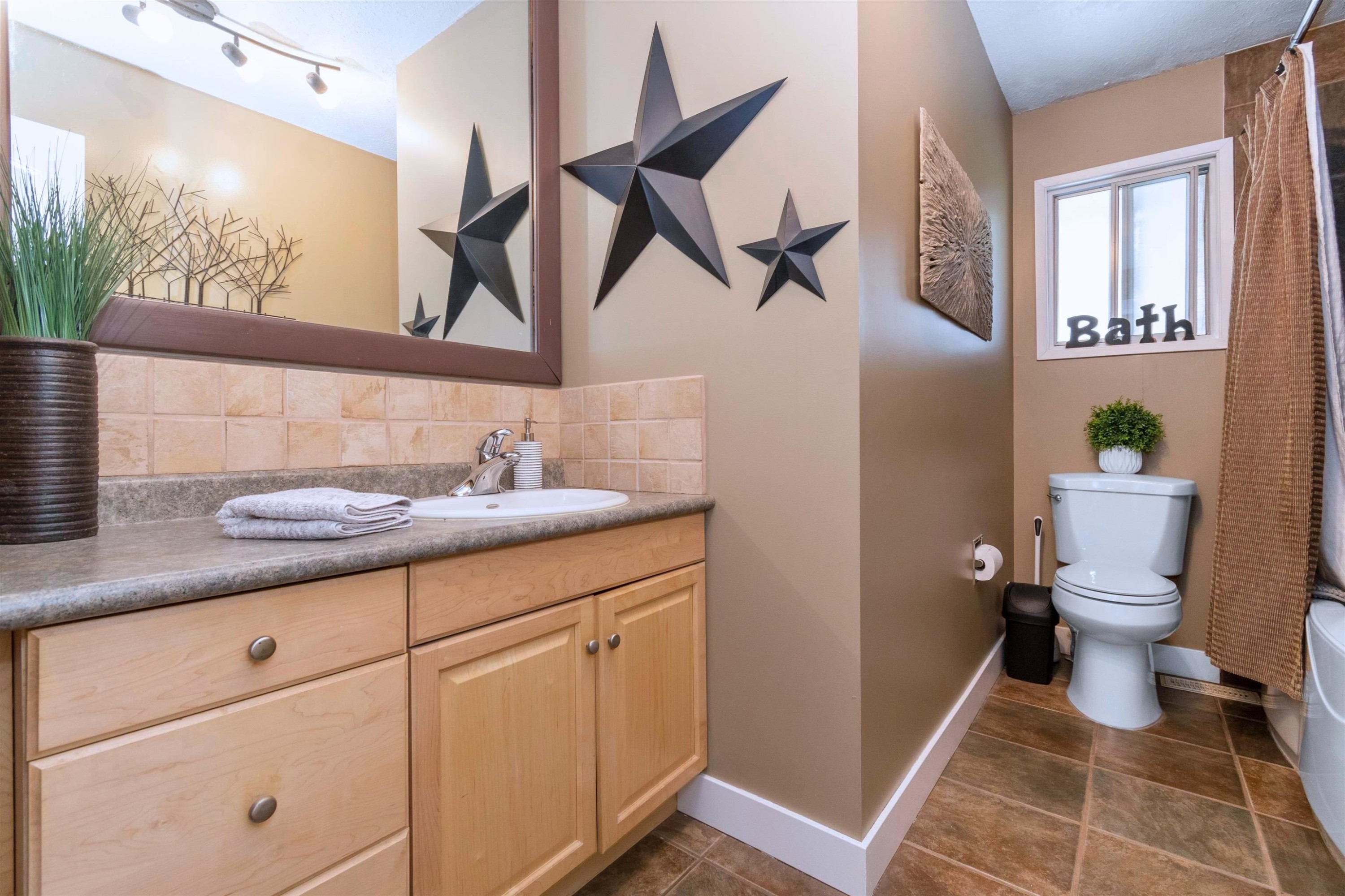 









650


Park

Street,
Hope,




BC
V0X 1L0

