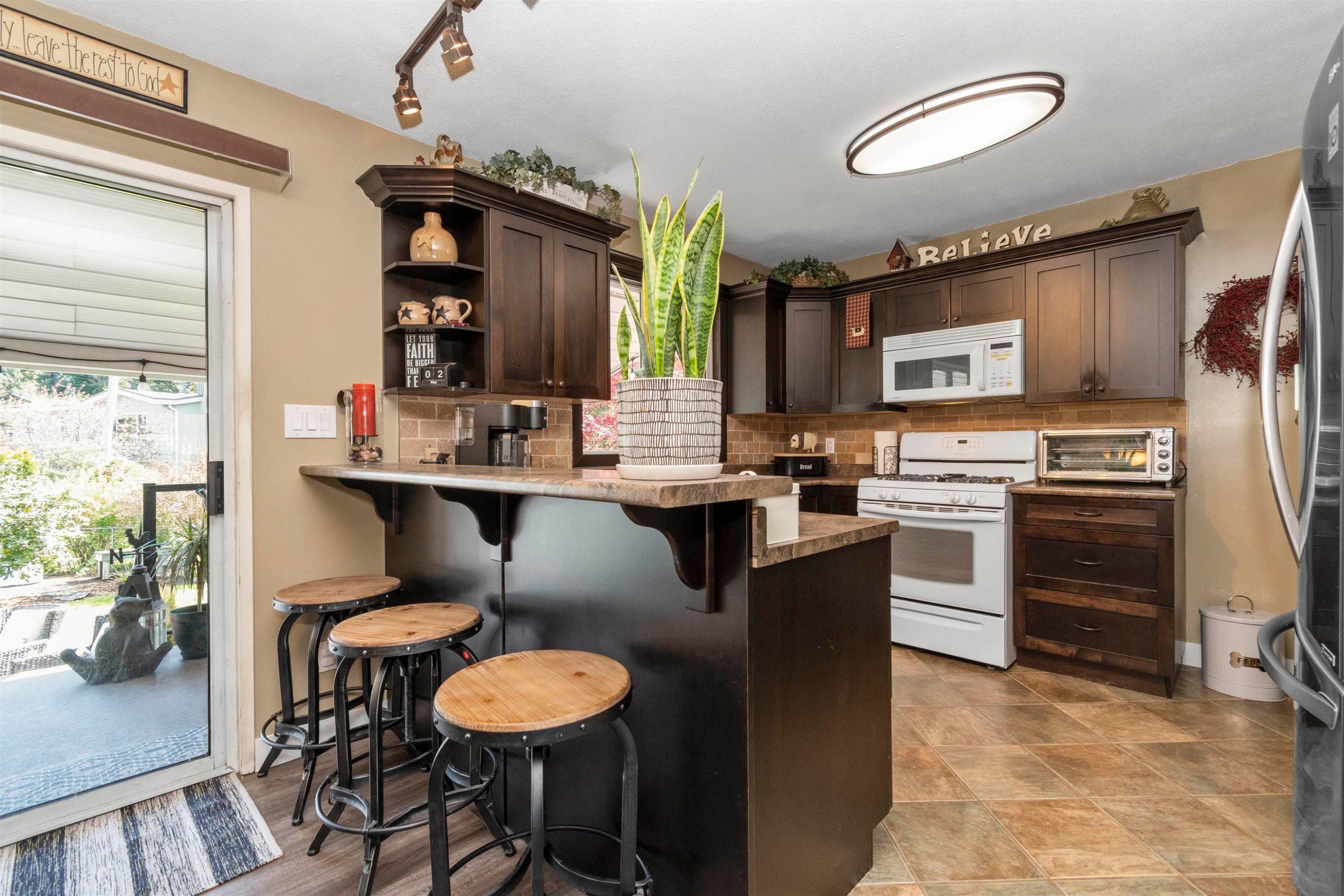 









650


Park

Street,
Hope,




BC
V0X 1L0

