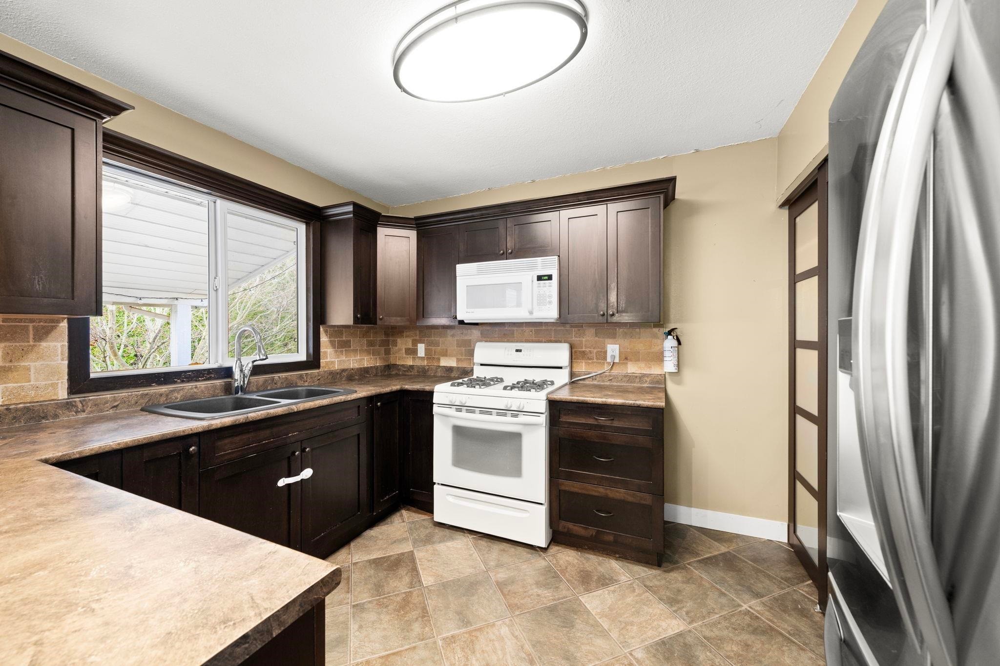 









650


Park

Street,
Hope,




BC
V0X 1L0

