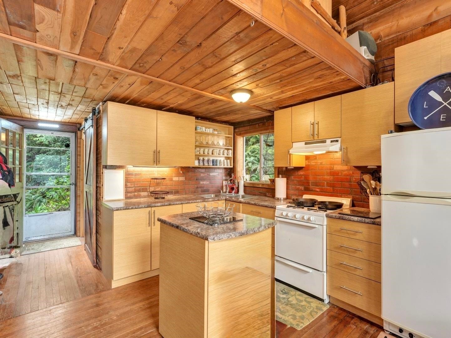 









DL 492


Cascade

Bay, BLK A,
Harrison Hot Springs,







BC
V0M 1K0

