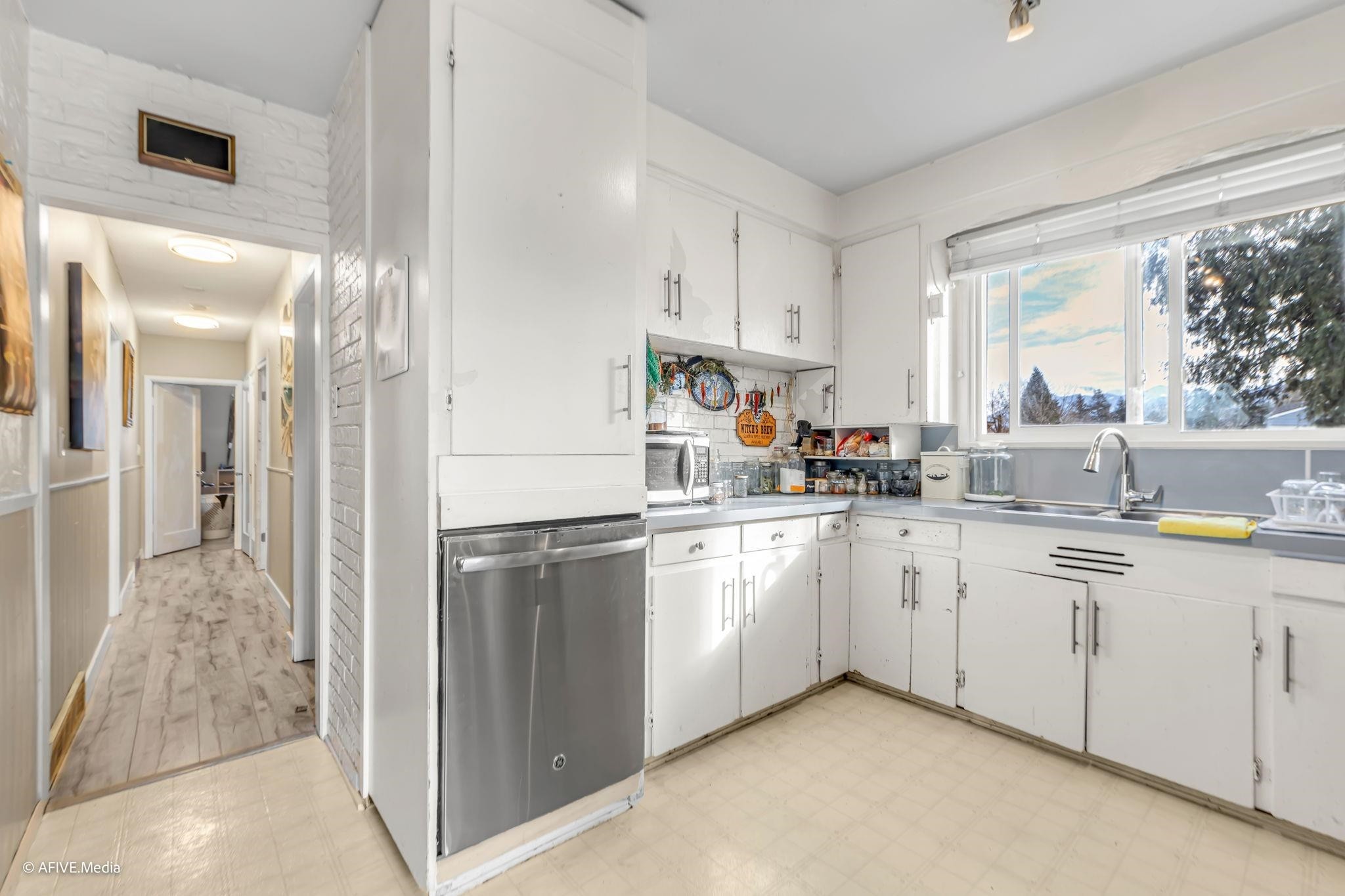 









8772


Bellevue

Drive,
Chilliwack,




BC
V2P 3W7

