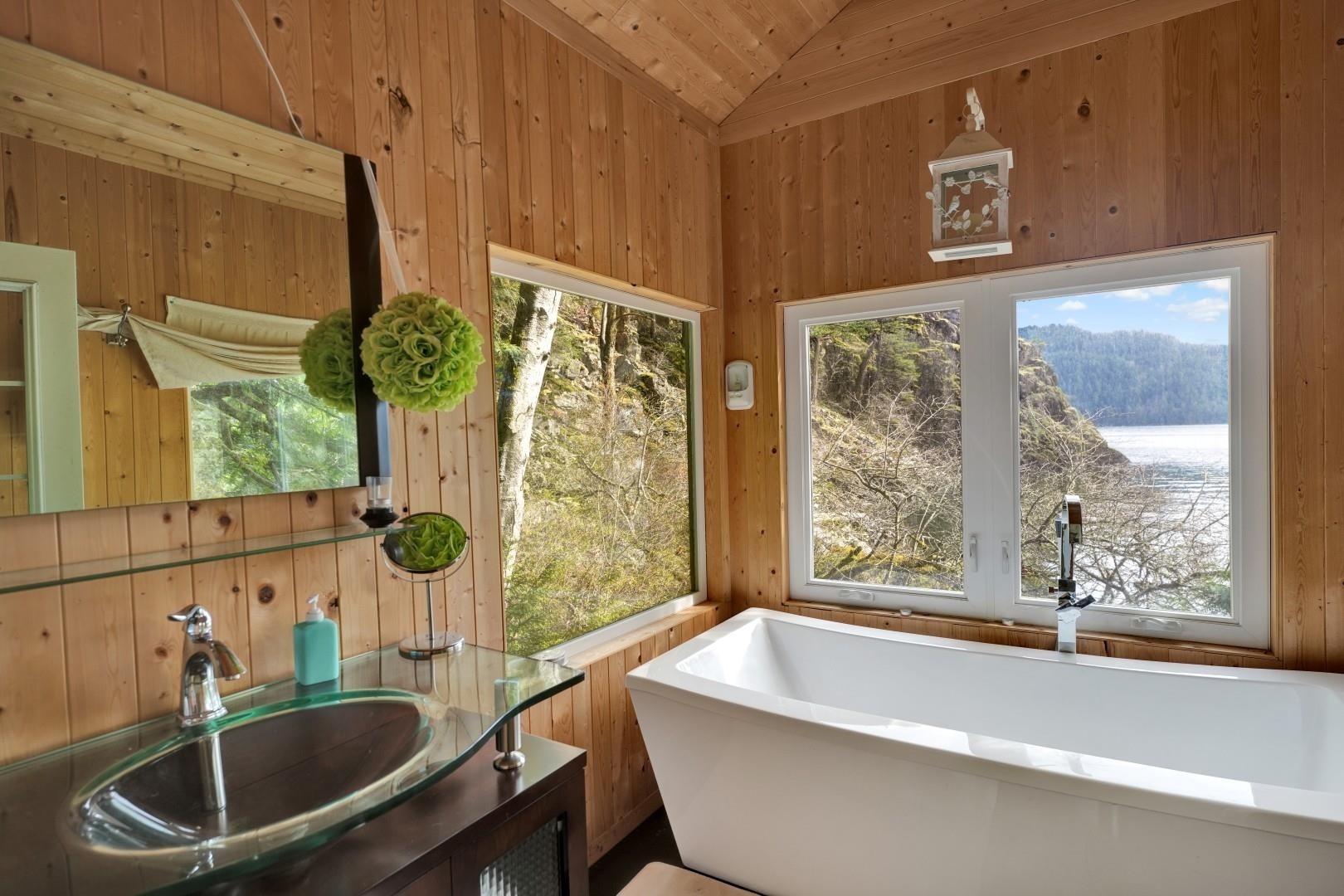 









322


Echo

Island,
Harrison Hot Springs,







BC
V0M 1K0

