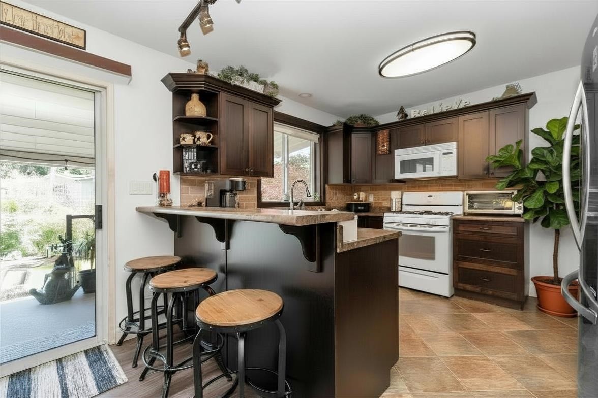 









650


Park

Street,
Hope,




BC
V0X 1L0

