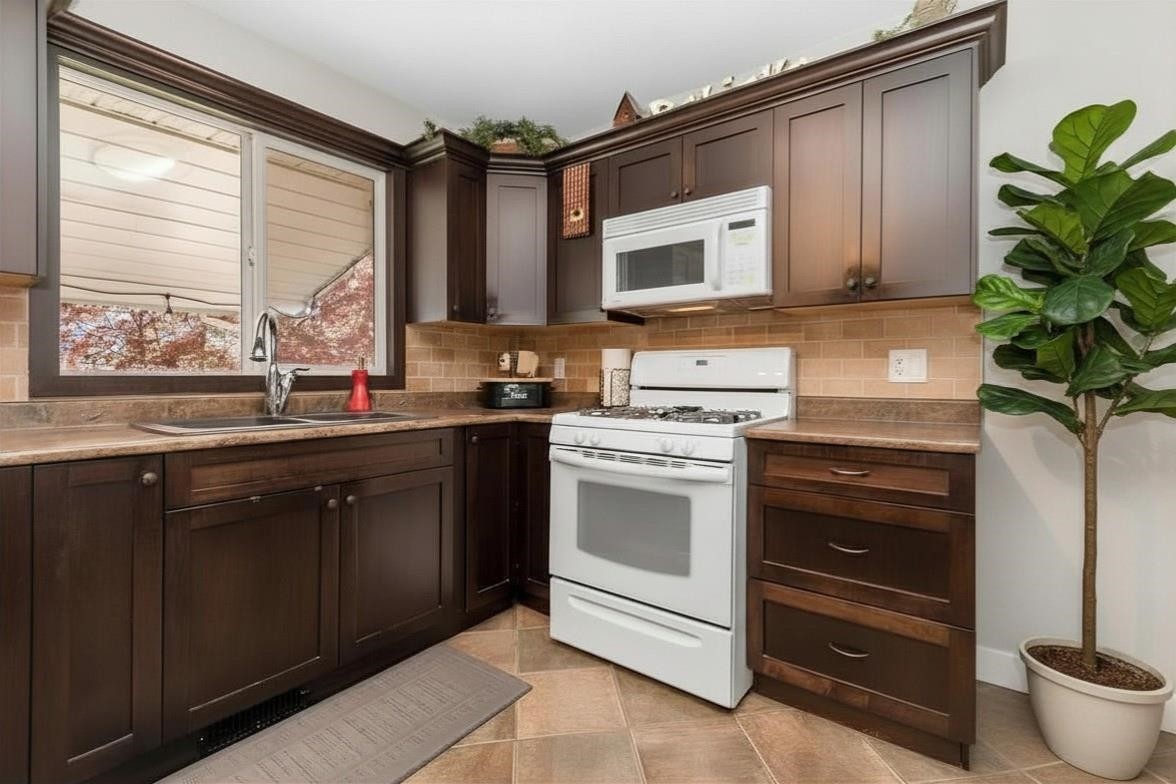 









650


Park

Street,
Hope,




BC
V0X 1L0

