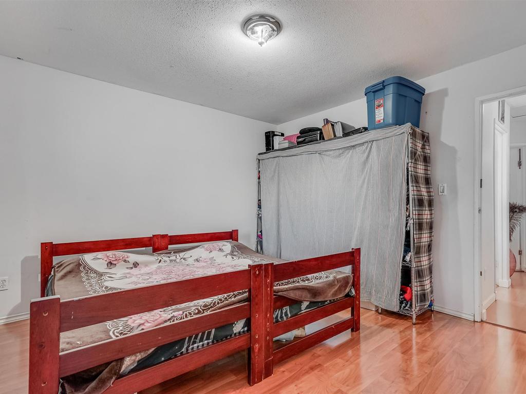 












6467 KING GEORGE BOULEVARD

,
Surrey,




BC
V3W 4Z4

