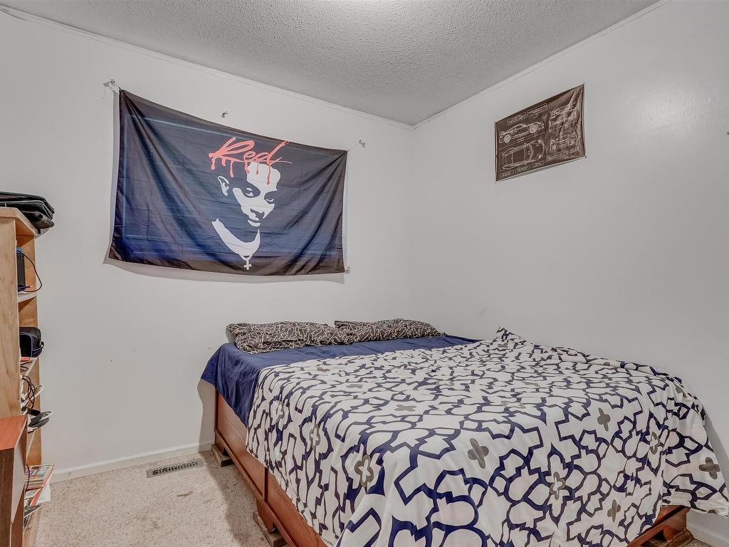 












6467 KING GEORGE BOULEVARD

,
Surrey,




BC
V3W 4Z4


