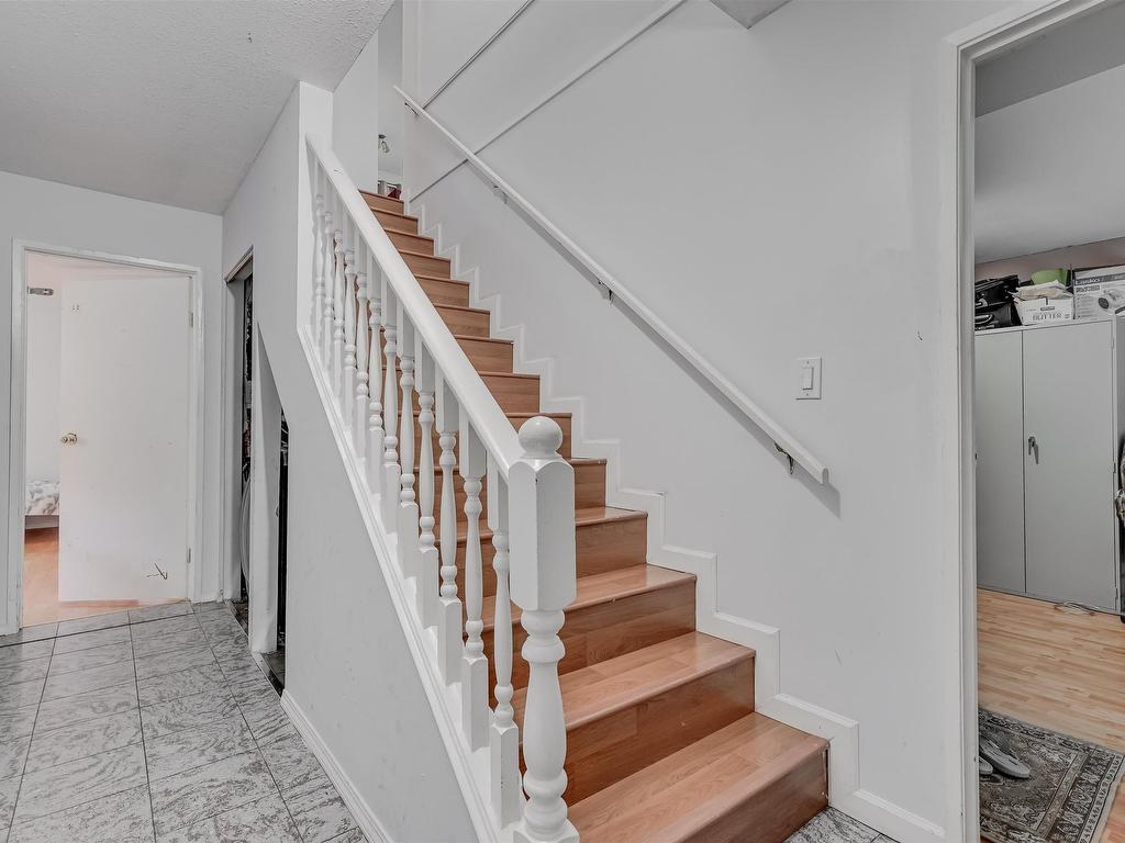 












6467 KING GEORGE BOULEVARD

,
Surrey,




BC
V3W 4Z4

