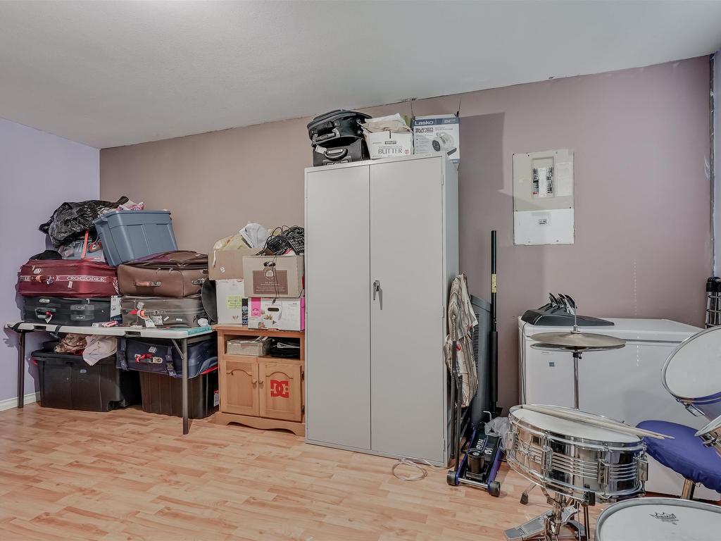 












6467 KING GEORGE BOULEVARD

,
Surrey,




BC
V3W 4Z4

