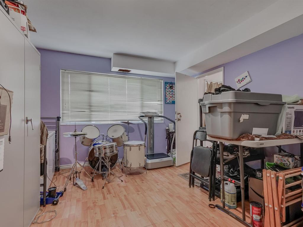 












6467 KING GEORGE BOULEVARD

,
Surrey,




BC
V3W 4Z4

