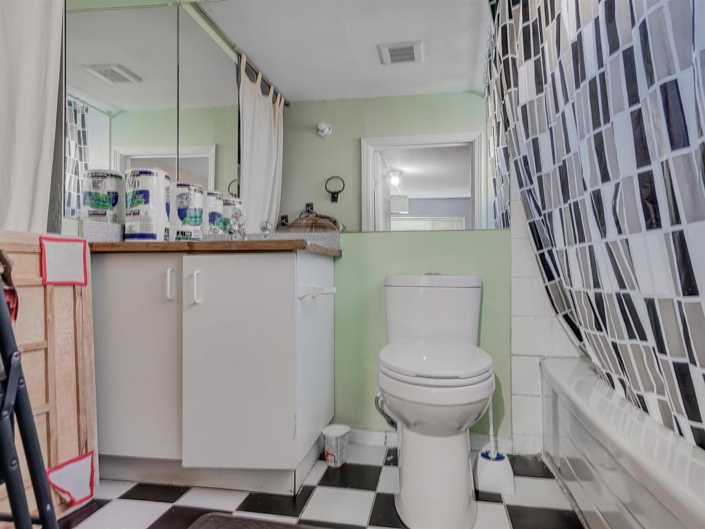 












6467 KING GEORGE BOULEVARD

,
Surrey,




BC
V3W 4Z4

