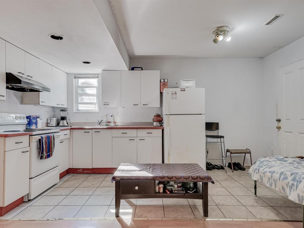 












6467 KING GEORGE BOULEVARD

,
Surrey,




BC
V3W 4Z4

