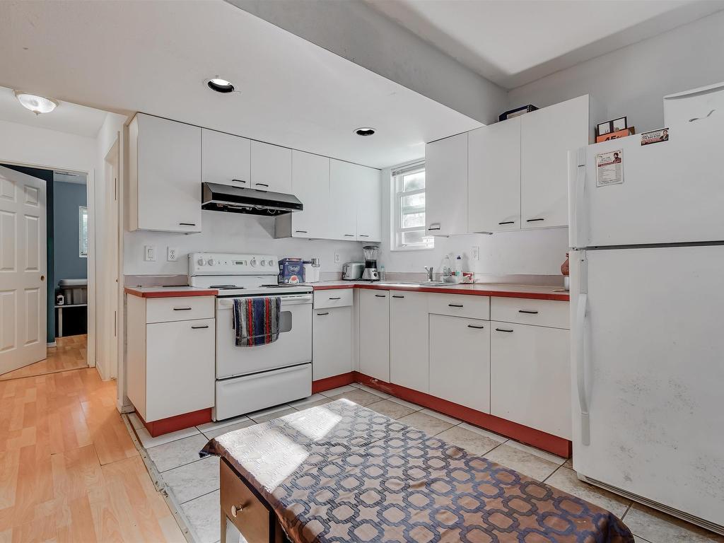 












6467 KING GEORGE BOULEVARD

,
Surrey,




BC
V3W 4Z4

