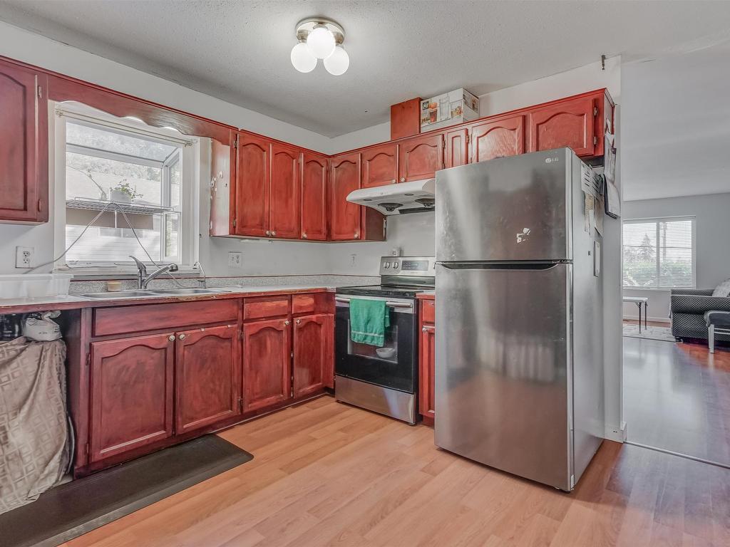 












6467 KING GEORGE BOULEVARD

,
Surrey,




BC
V3W 4Z4

